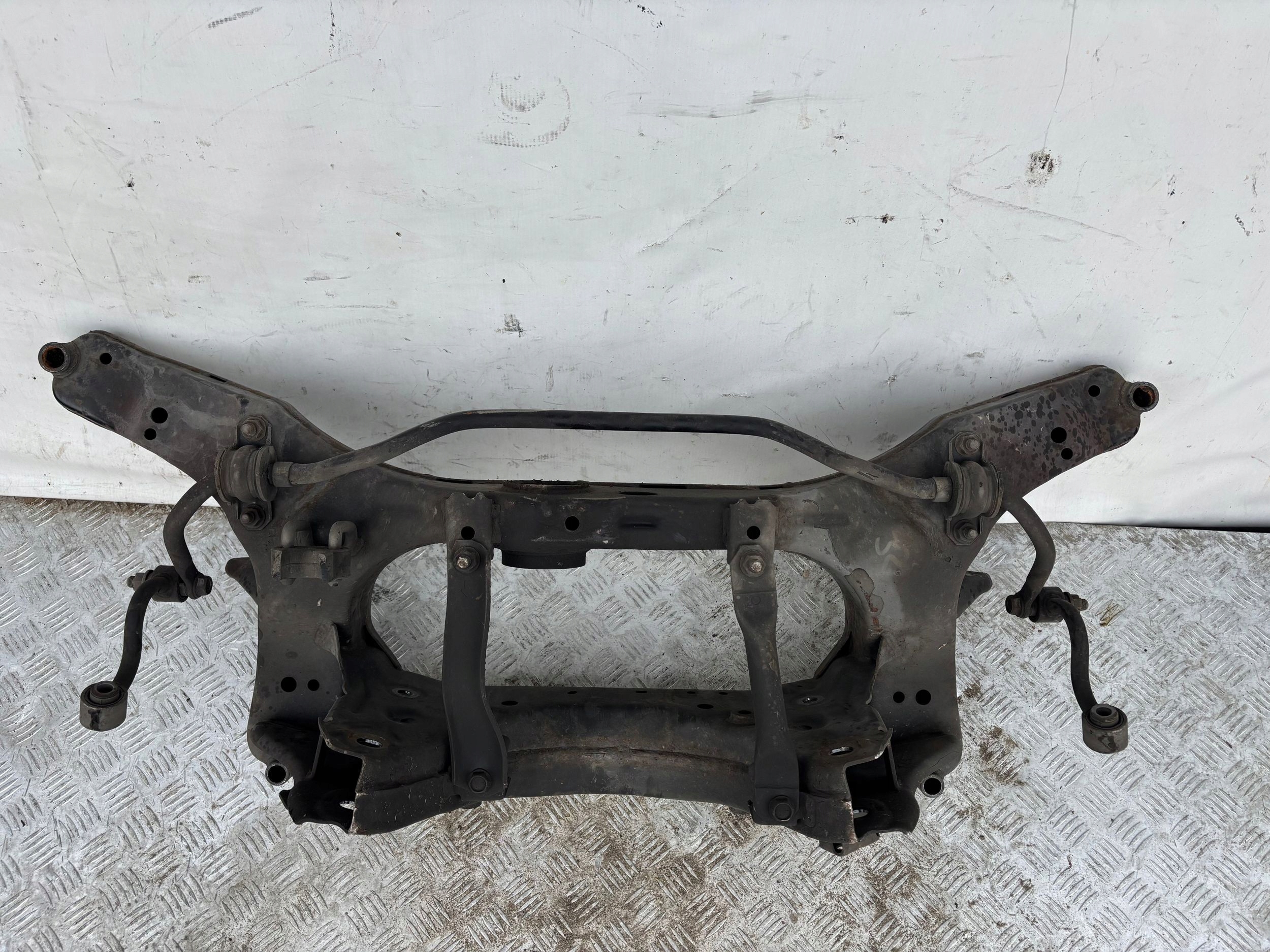 PREDNÁ NÁPRAVA ZADNA VÝSTUHA NISSAN QASHQAI J10 06-