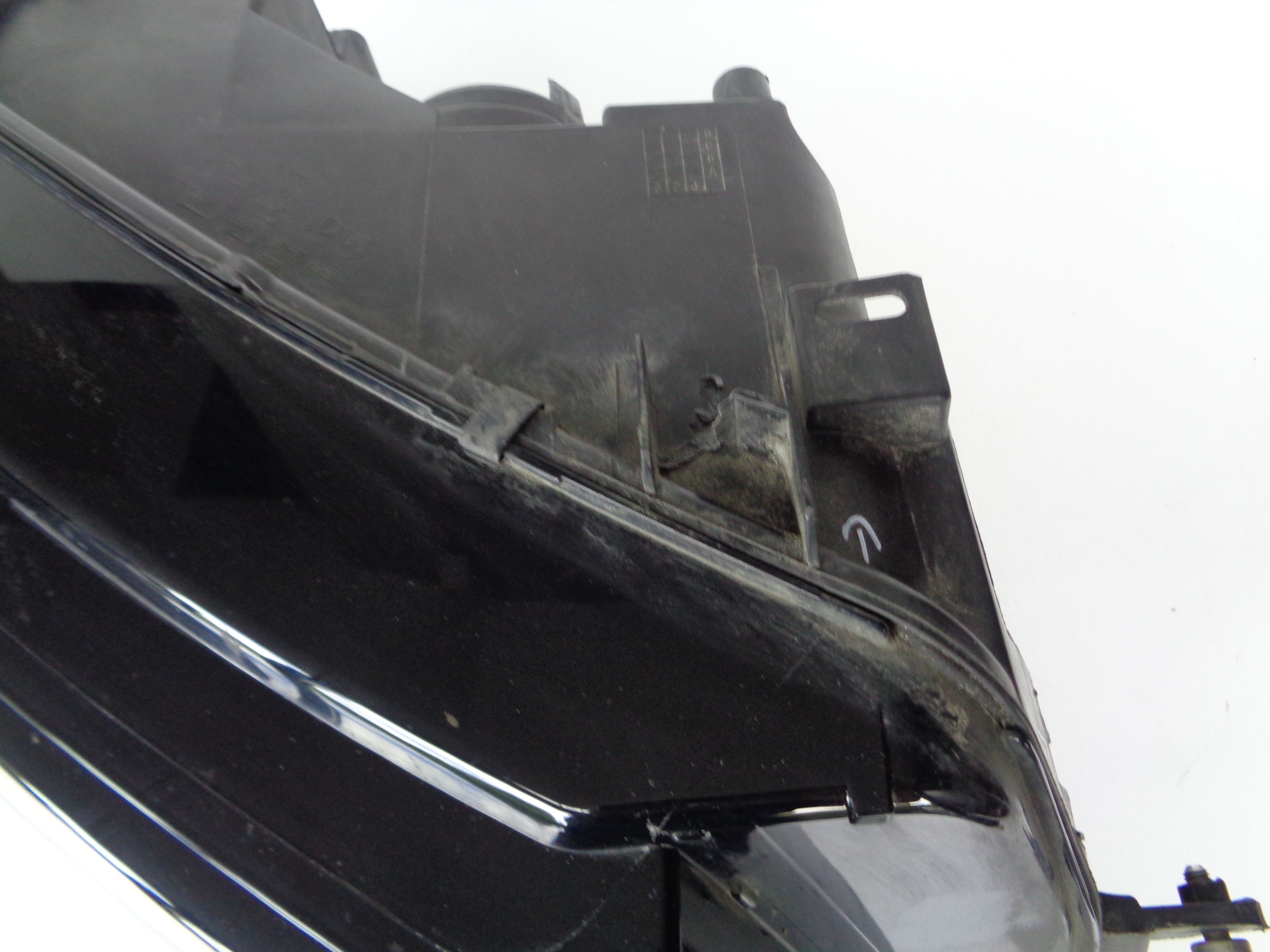 PRAVE PREDNE SVETLO VW TIGUAN 5NA 16-