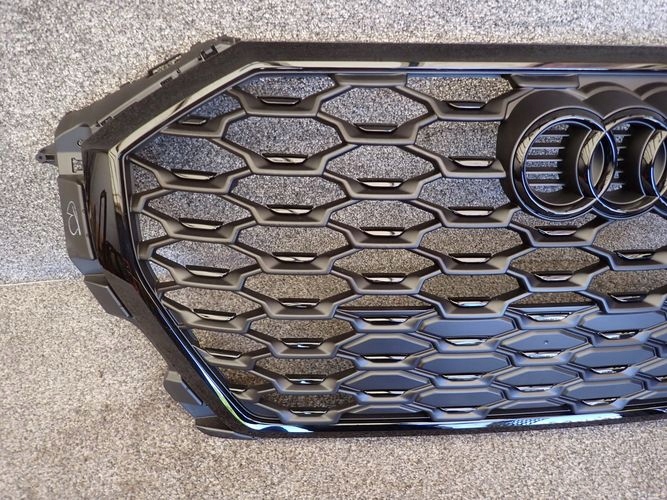 AUDI Q3 S-LINE 18- MRIEZKA LISTA 83F853651A B C