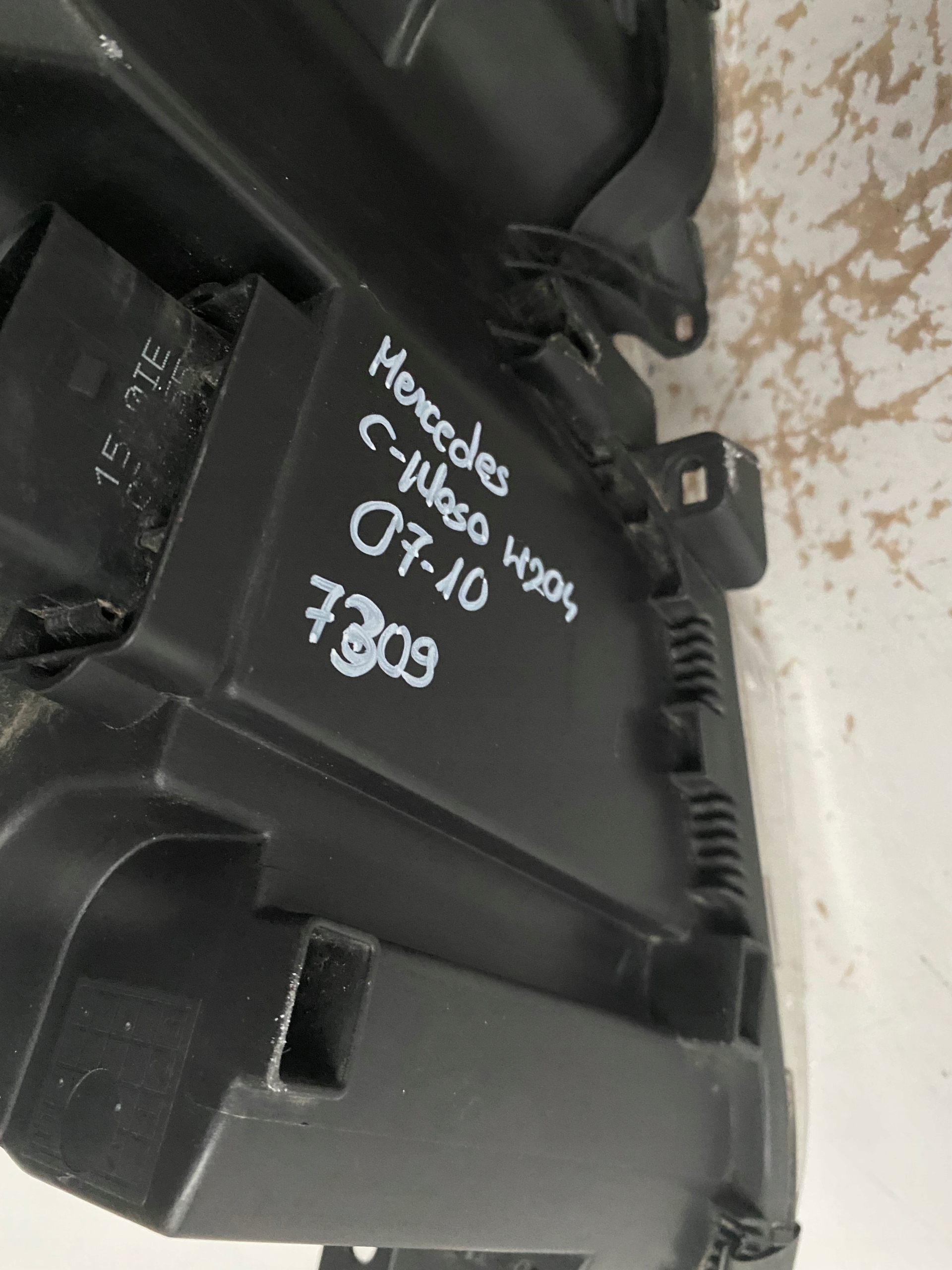 PRAVE PREDNE SVETLO MERCEDES C-KLASA W204 07-10