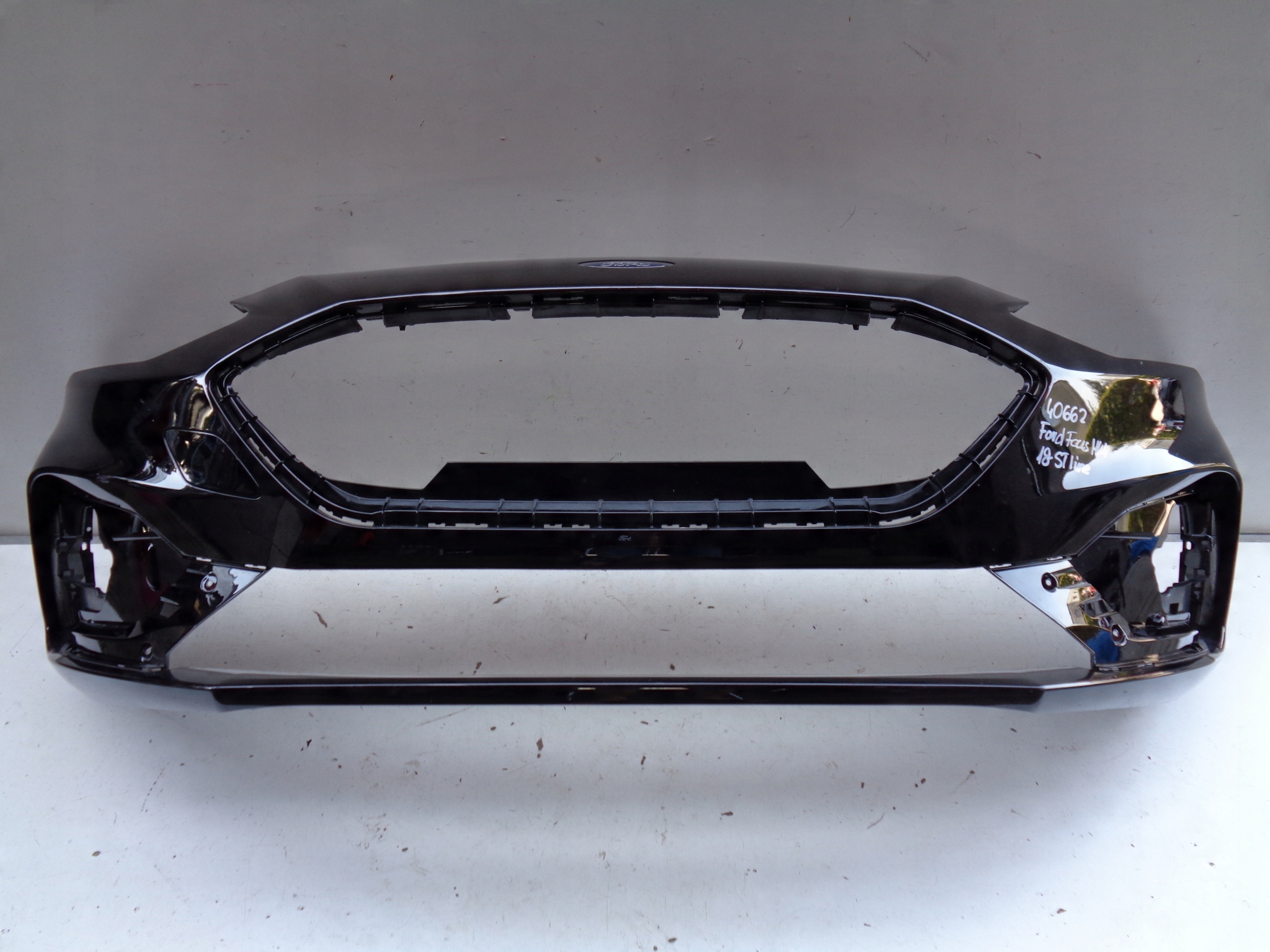 PREDNÝ NÁRAZNÍK FORD FOCUS MK4 18- ST NR 40662