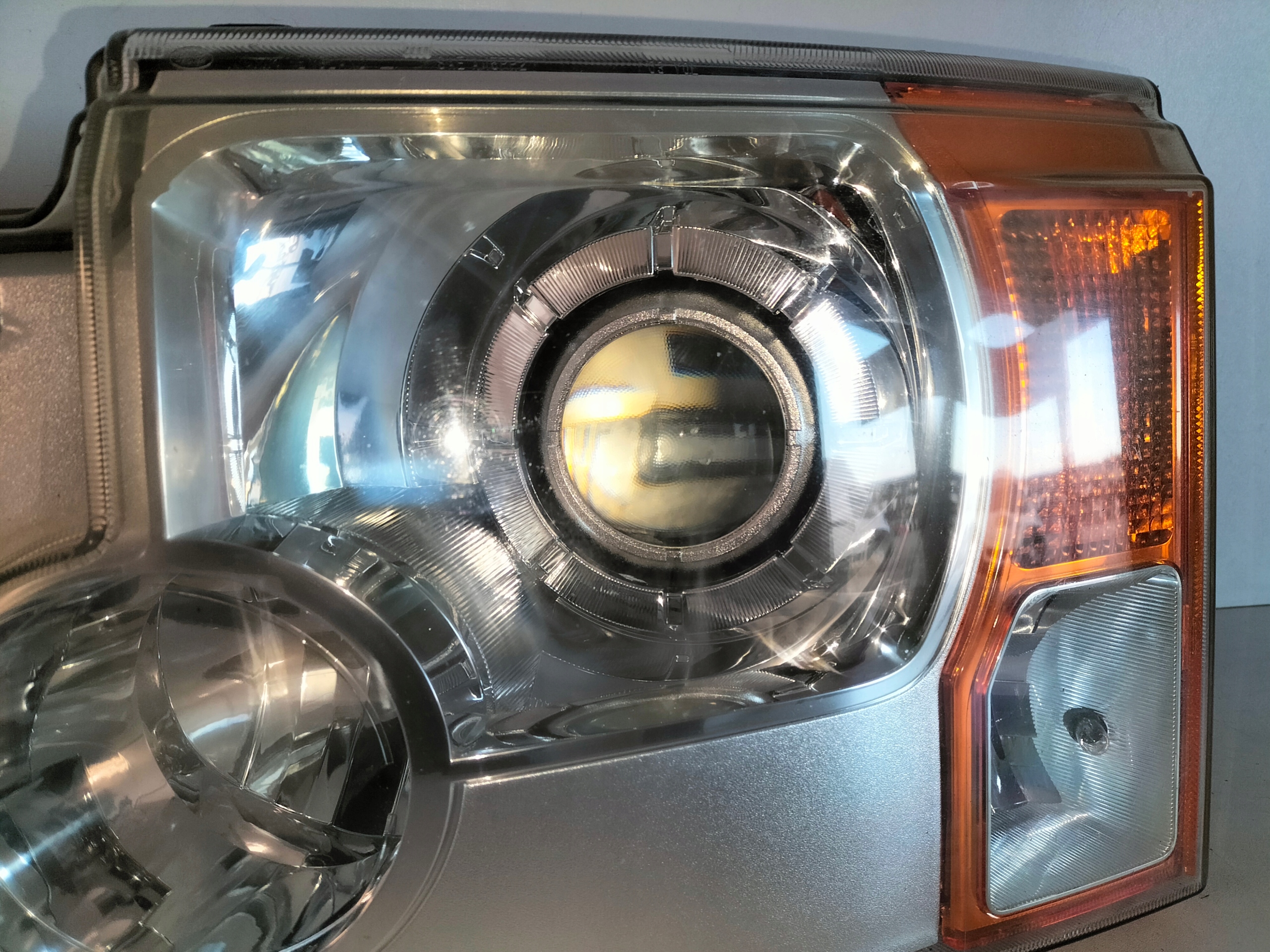 LAVE PREDNE SVETLO LAND ROVER DISCOVERY III 04-09 BI-XENON