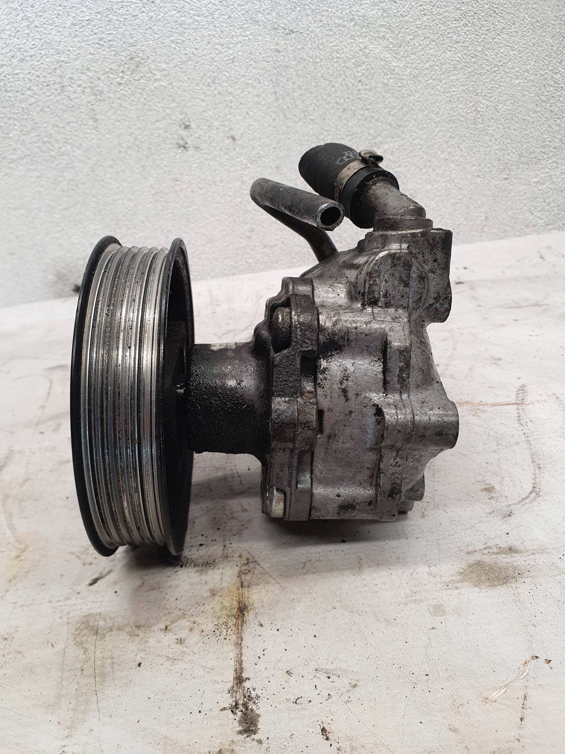 Audi A4 B8 8K 2.0 TDI 8K0145154G SERVOČERPADLO