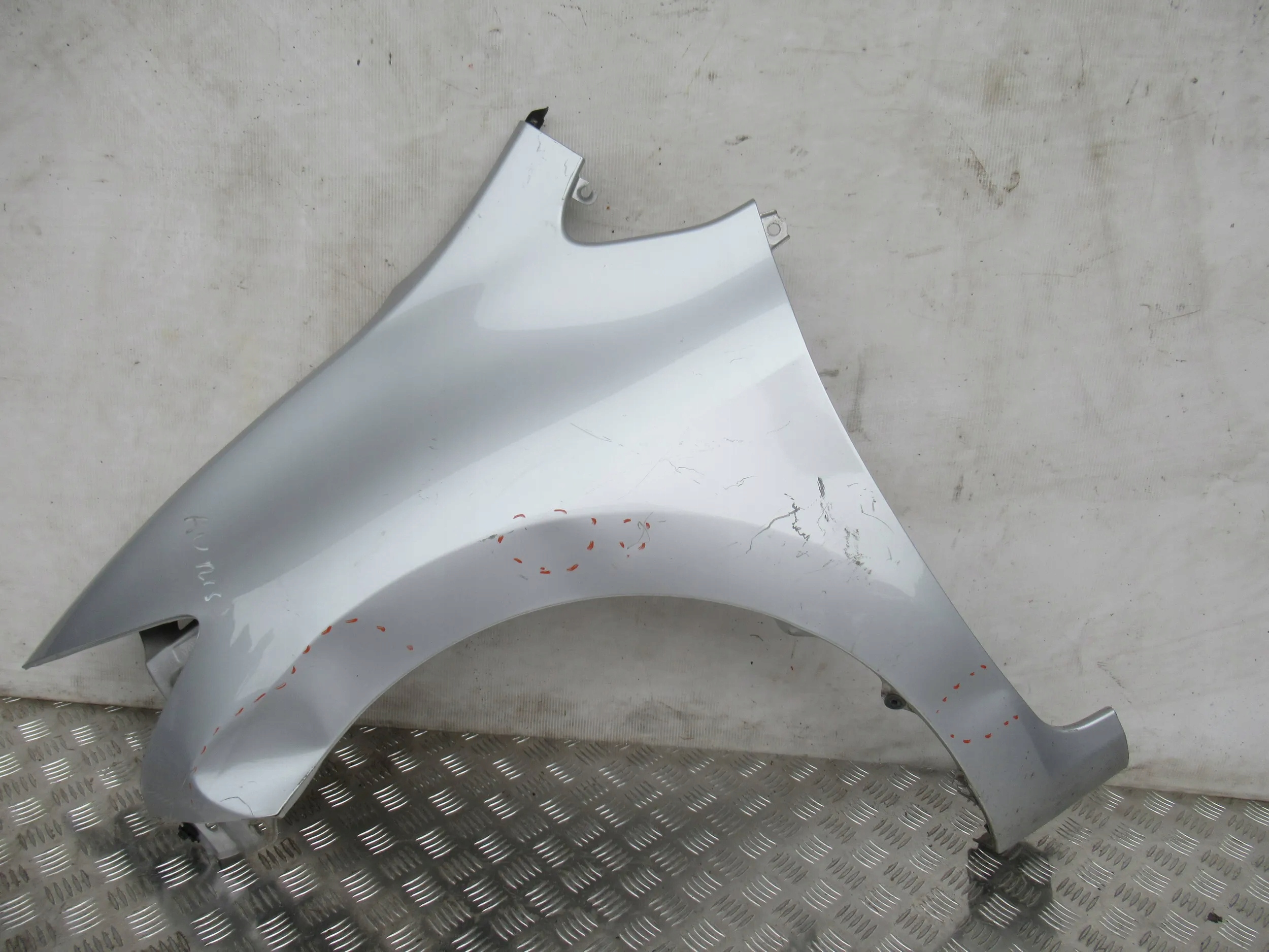 BLATNIK PREDNÝ LAVY TOYOTA AURIS I LIFT 10-