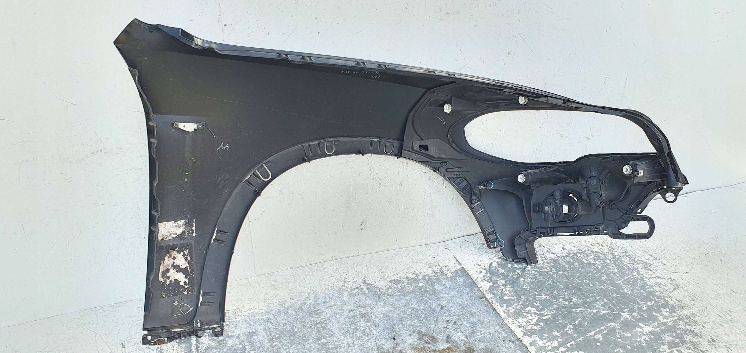 BMW X5 E70 7157979 ĽAVÝ PREDNÝ BLATNÍK