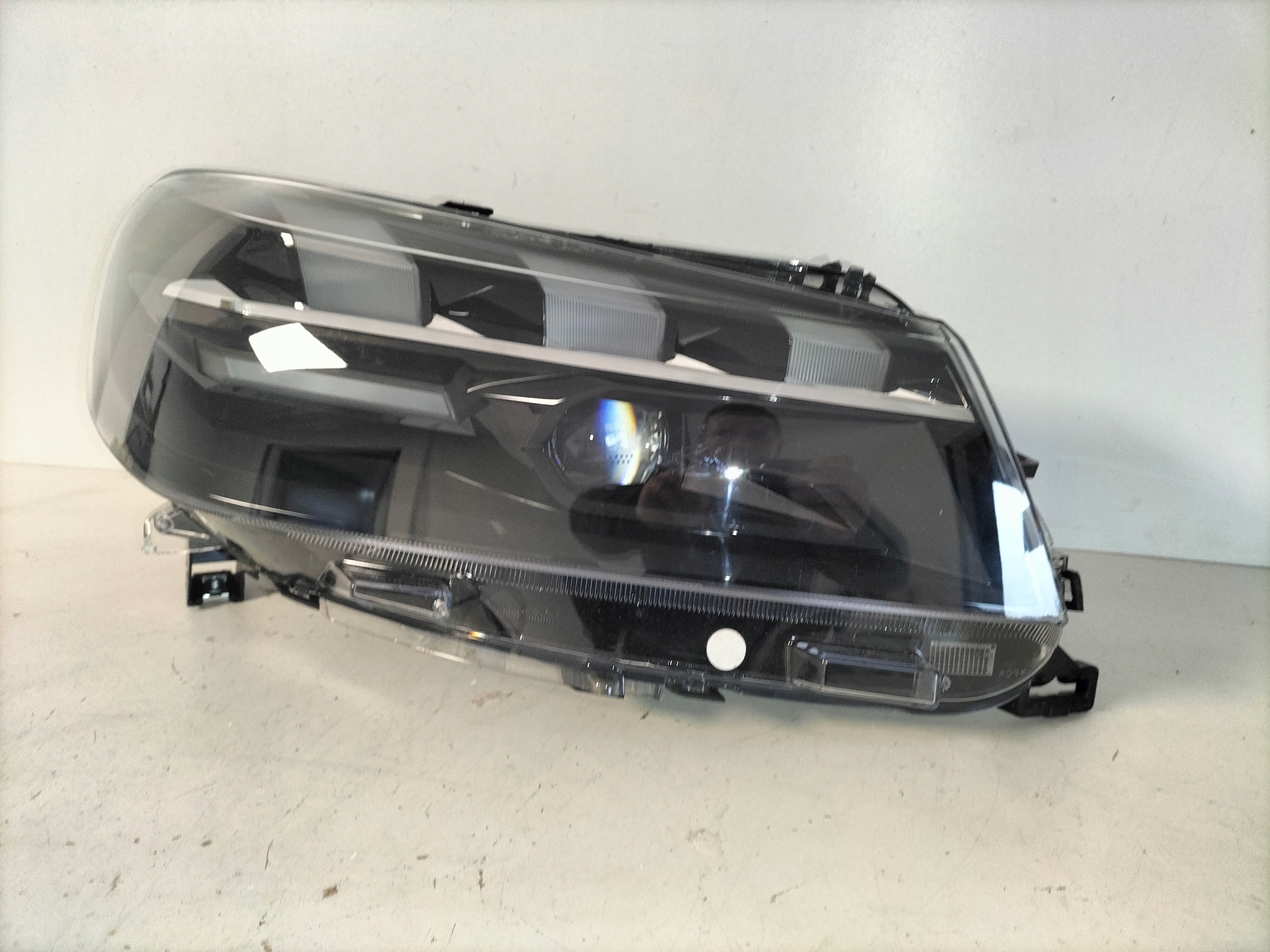 PRAVE PREDNE SVETLO PEUGEOT EXPERT IV 24- FULL LED