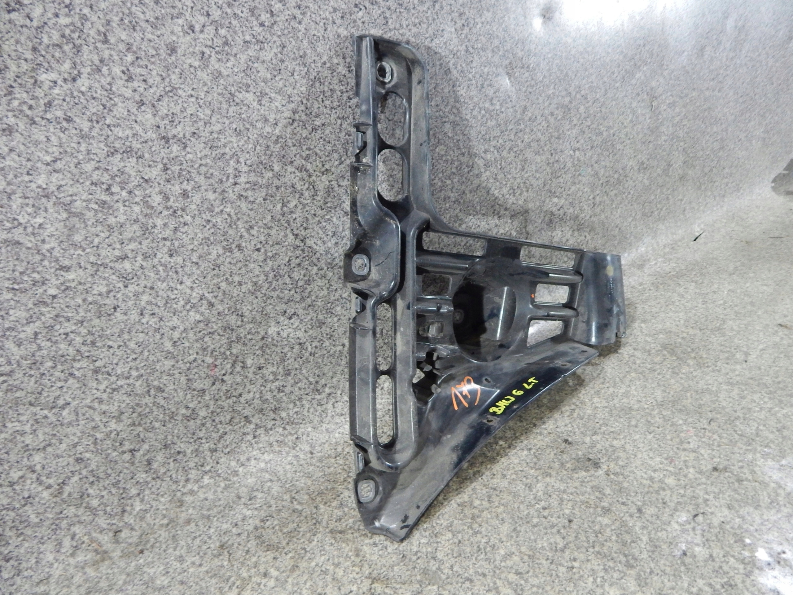 BMW E63 E64 LAVY DRZIAK ZADNEHO NARAZNIKA 7008839