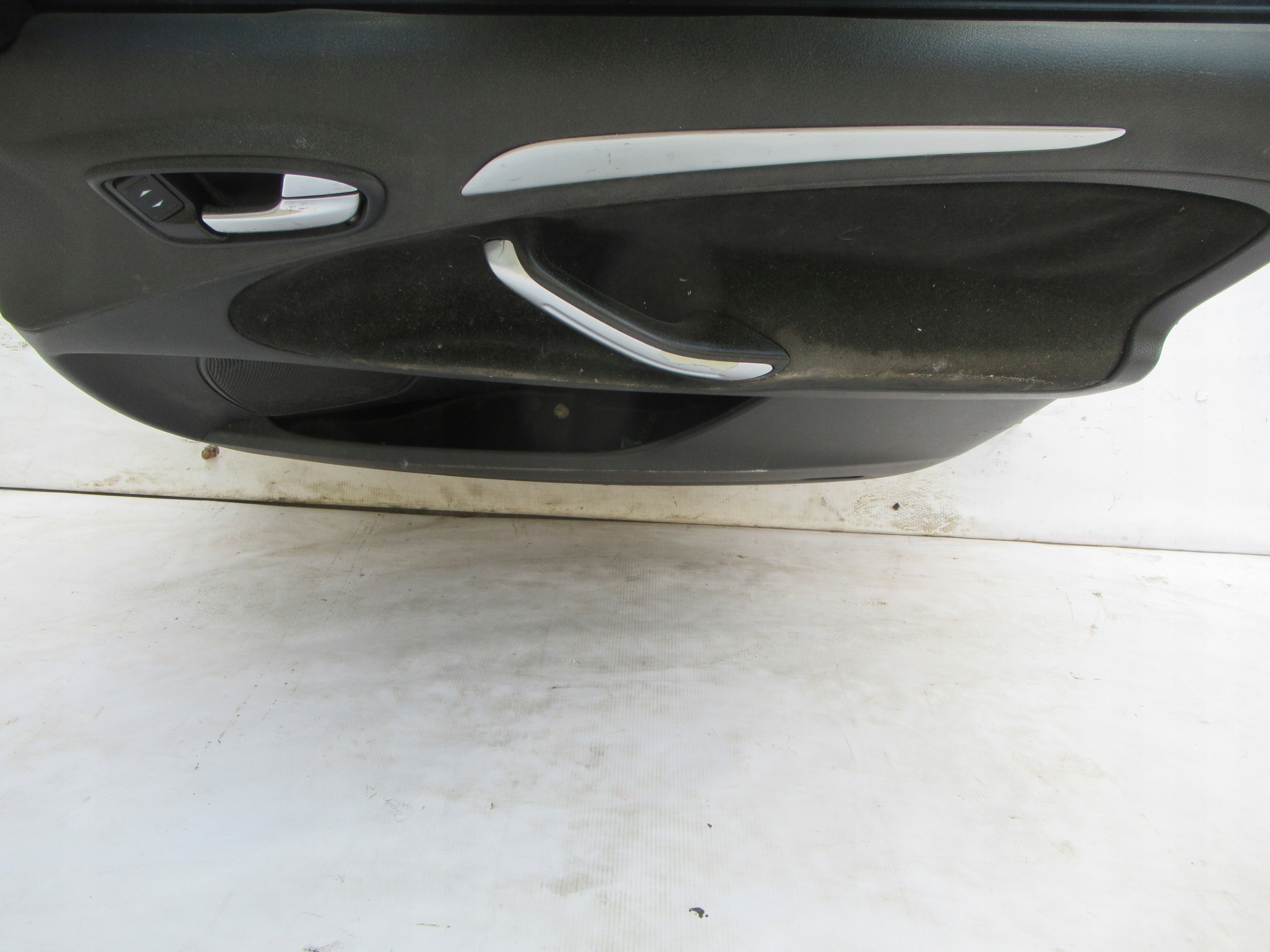 PRAVÉ PREDNÉ DVERE FORD S-MAX 06-