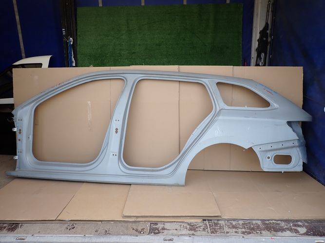SKODA OCTAVIA IV KOMBI BOČNICA ĽAVÝ ZADNÝ BLATNÍK PRAH STLPIK
