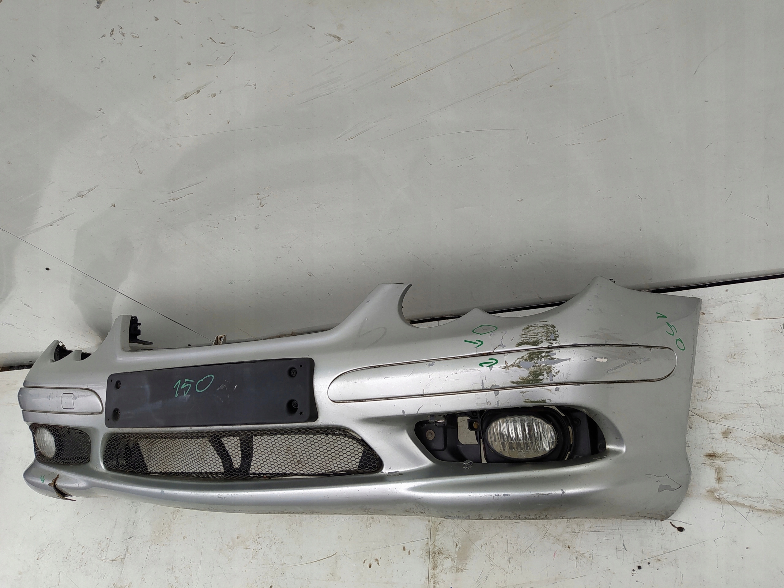 PREDNÝ NÁRAZNÍK MERCEDES w203 sportcoupe amg