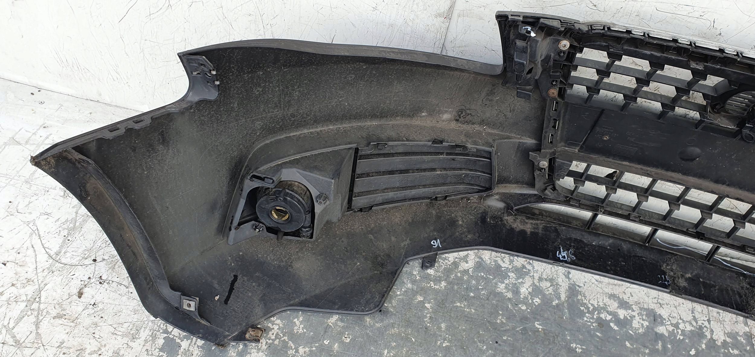 Audi A4 B8 08-012 PREDNÝ NÁRAZNÍK