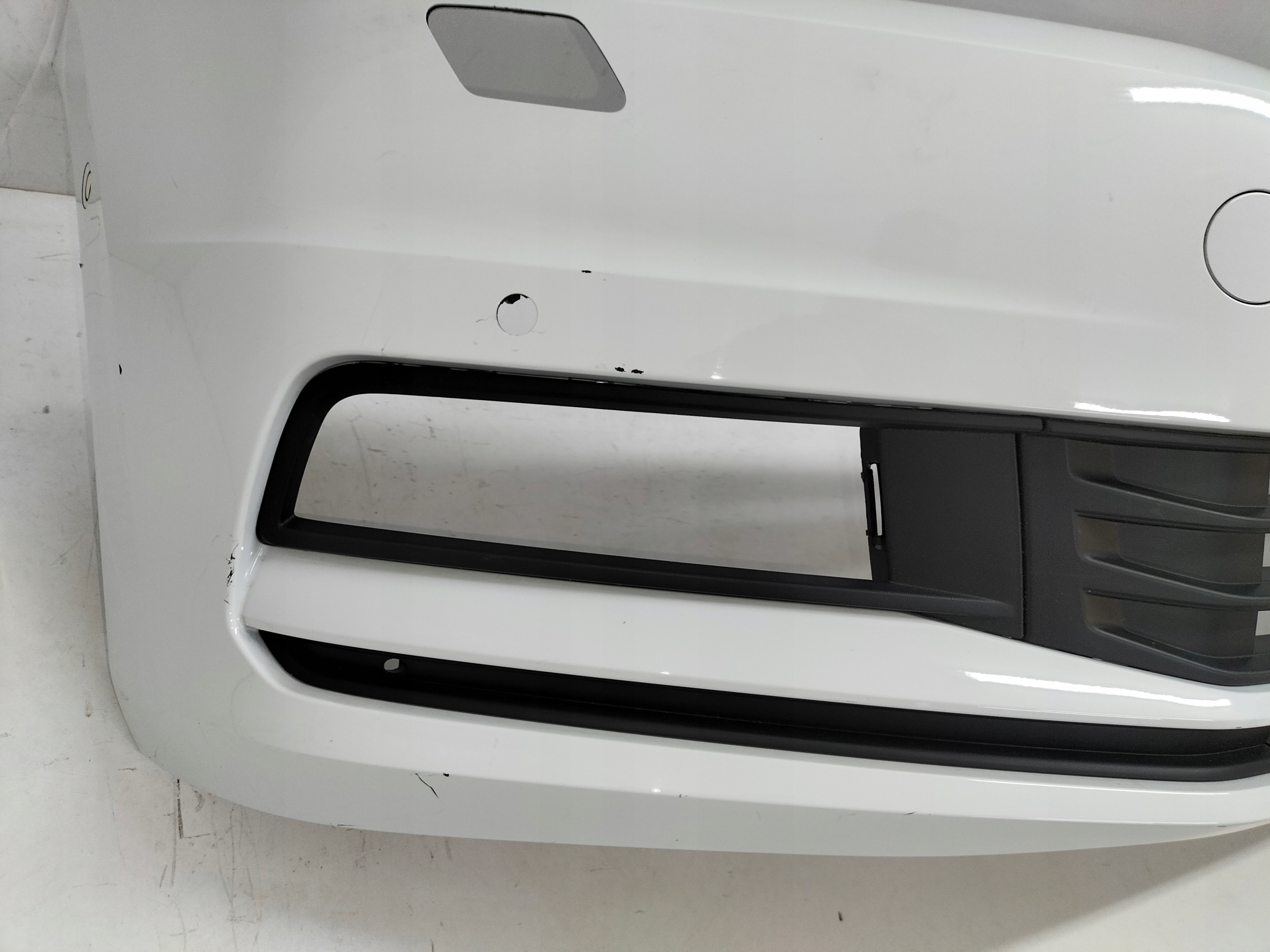PREDNÝ NÁRAZNÍK VW TOURAN III 15-