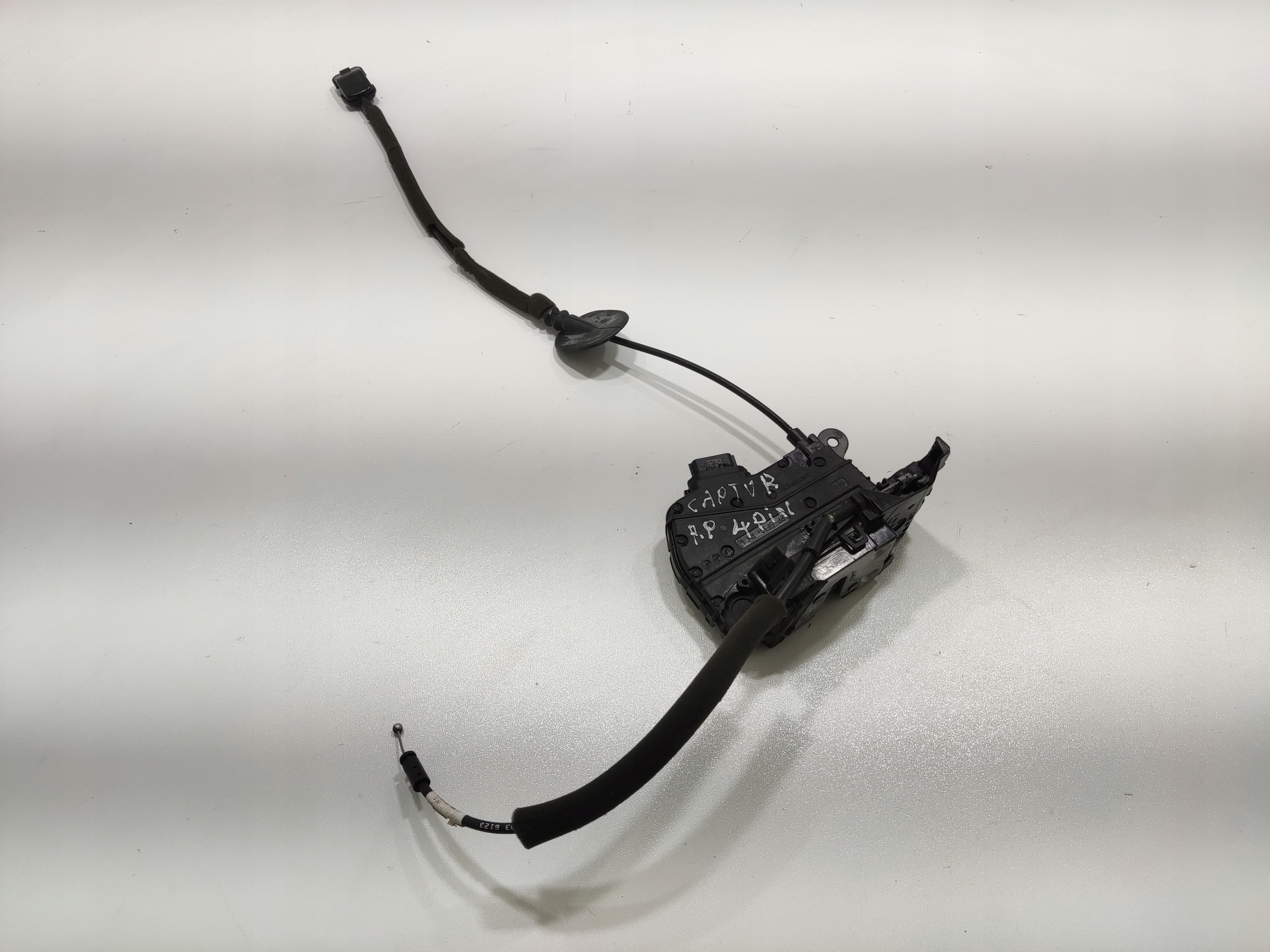 ZAMOK PRAVYCH PREDNYCH DVERI RENAULT CAPTUR I 805022764R 2013-2019