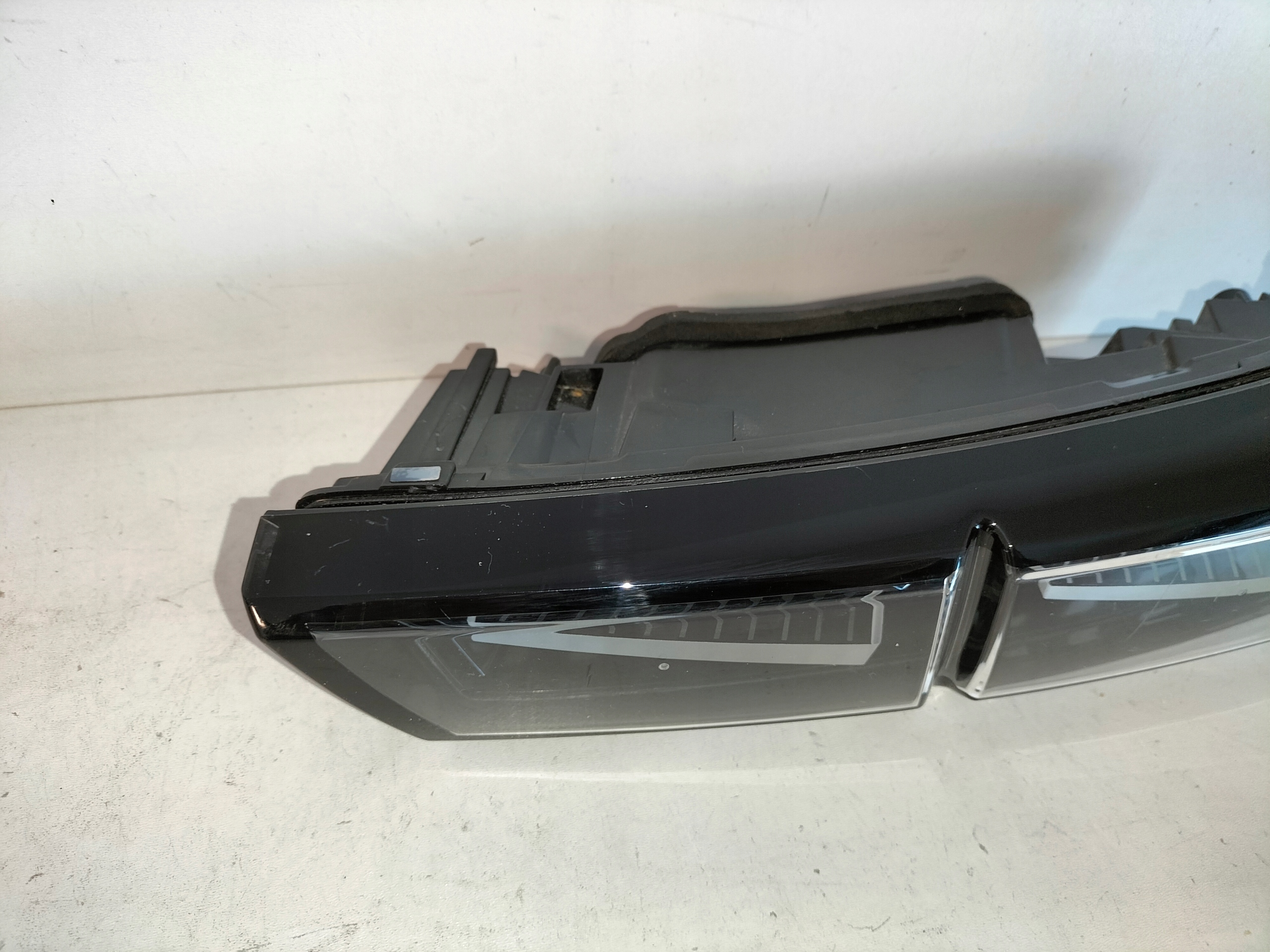 LAVE ZADNE SVETLO PEUGEOT 308 III T10 21- GT
