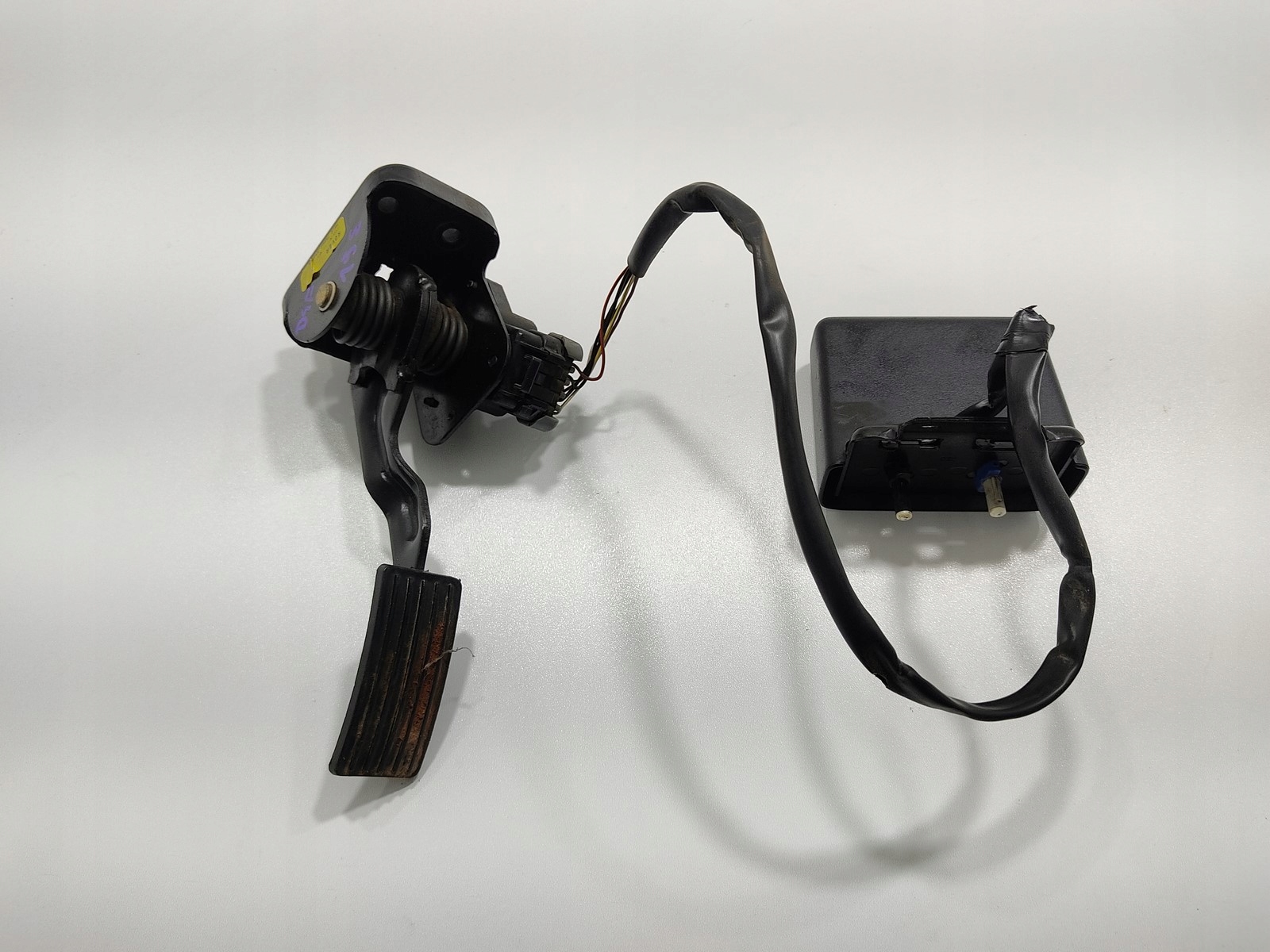 PLYNOVY PEDAL LAND ROVER DEFENDER 2.2 2.4 TDCI 7H12-7R562-AA 2007-2014