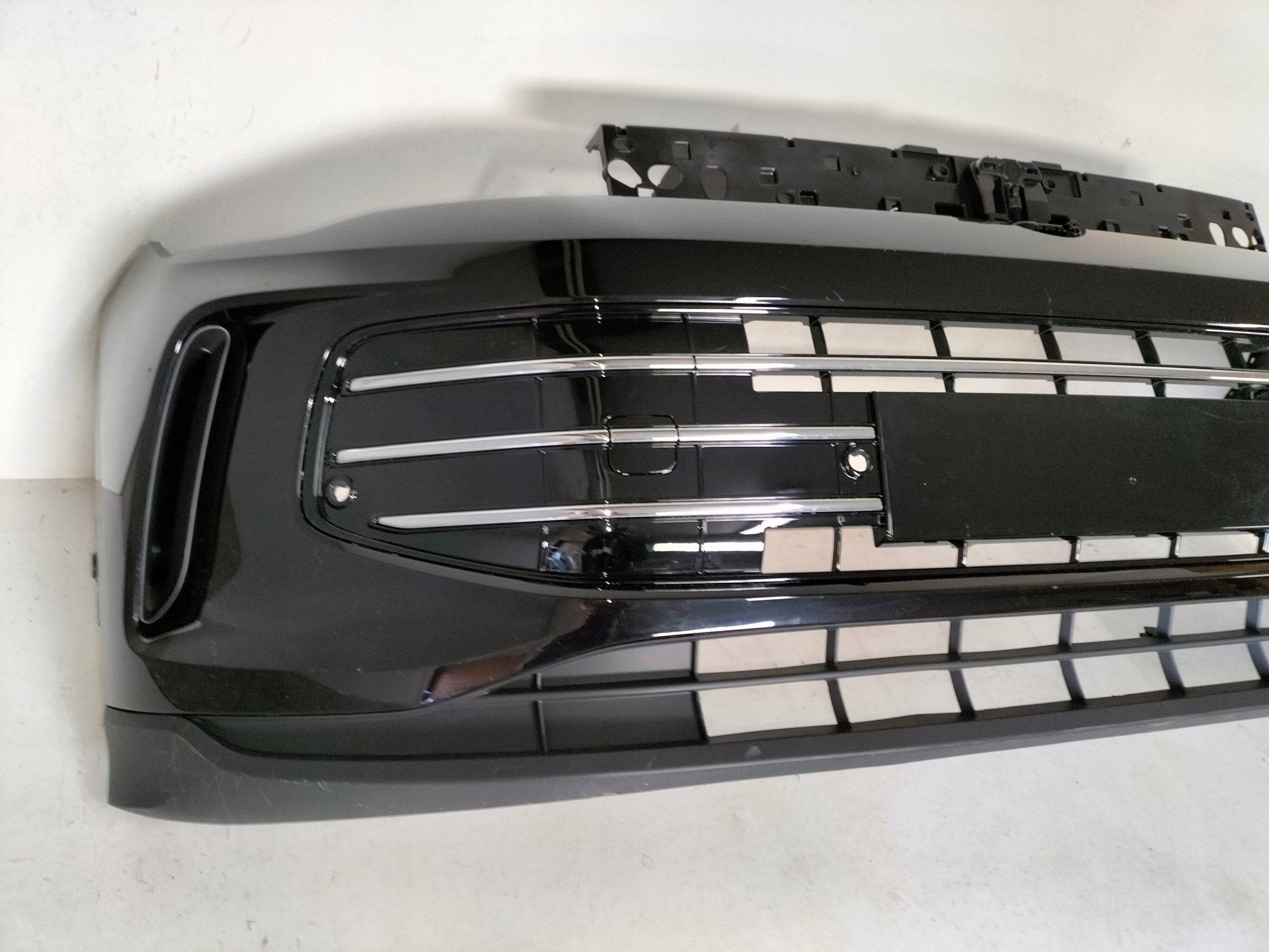 PREDNÝ NÁRAZNÍK VW TIGUAN III 571 24-