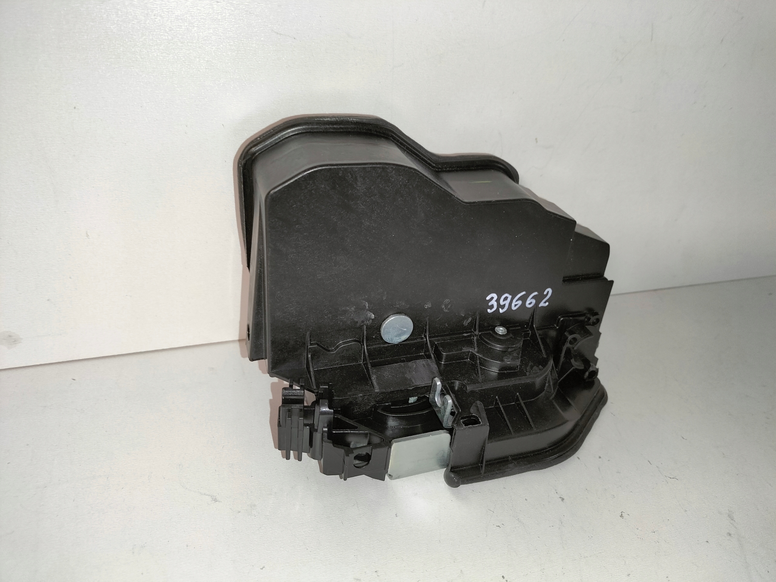 ZÁMOK ĽAVÝCH ZADNÝCH DVERÍ BMW 1 F20 11- BMW 3 E90 04- F30 F31 11-