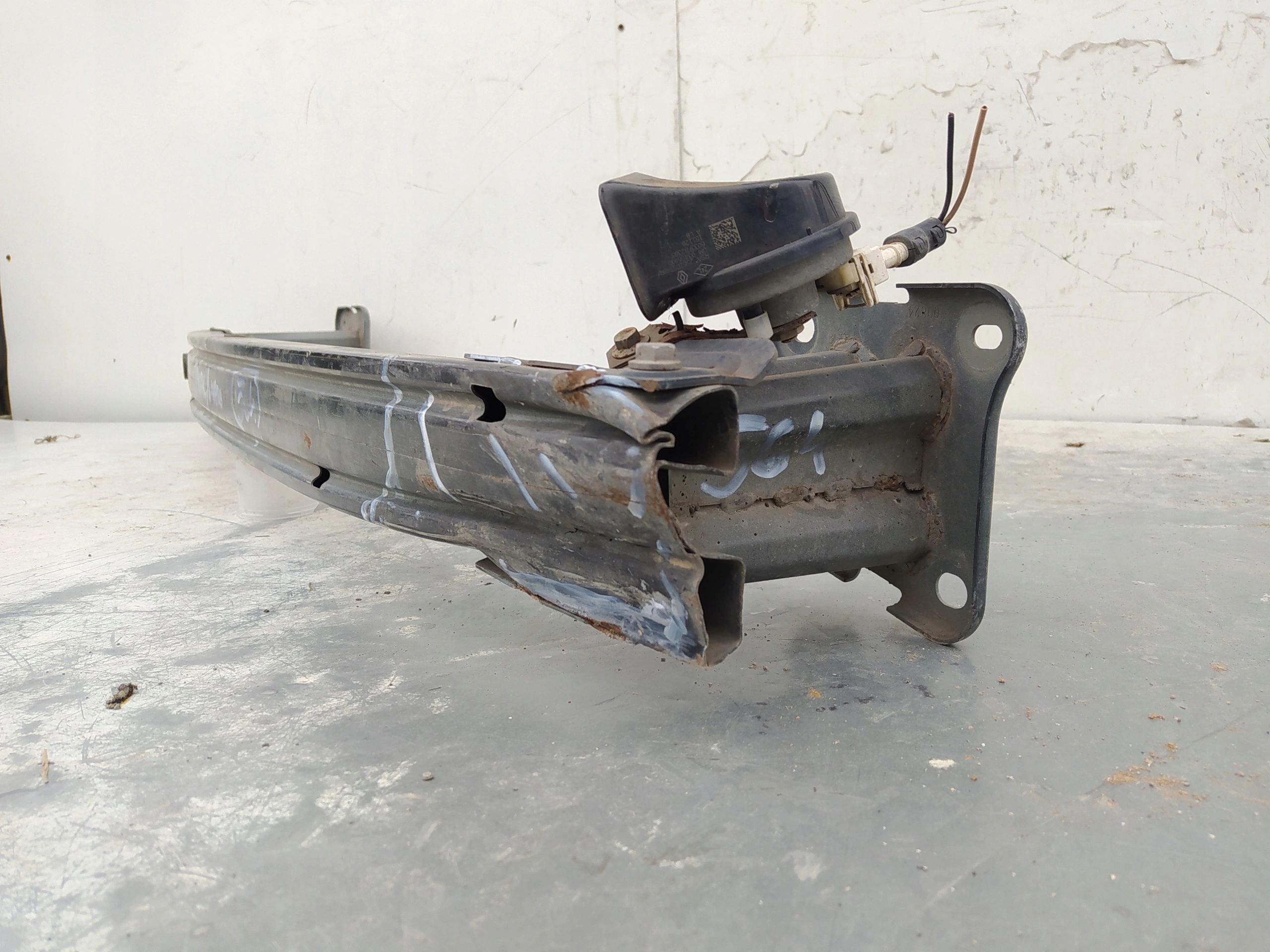 RENAULT TRAFIC III 3 VÝSTUHA PREDNÉHO NÁRAZNÍKA