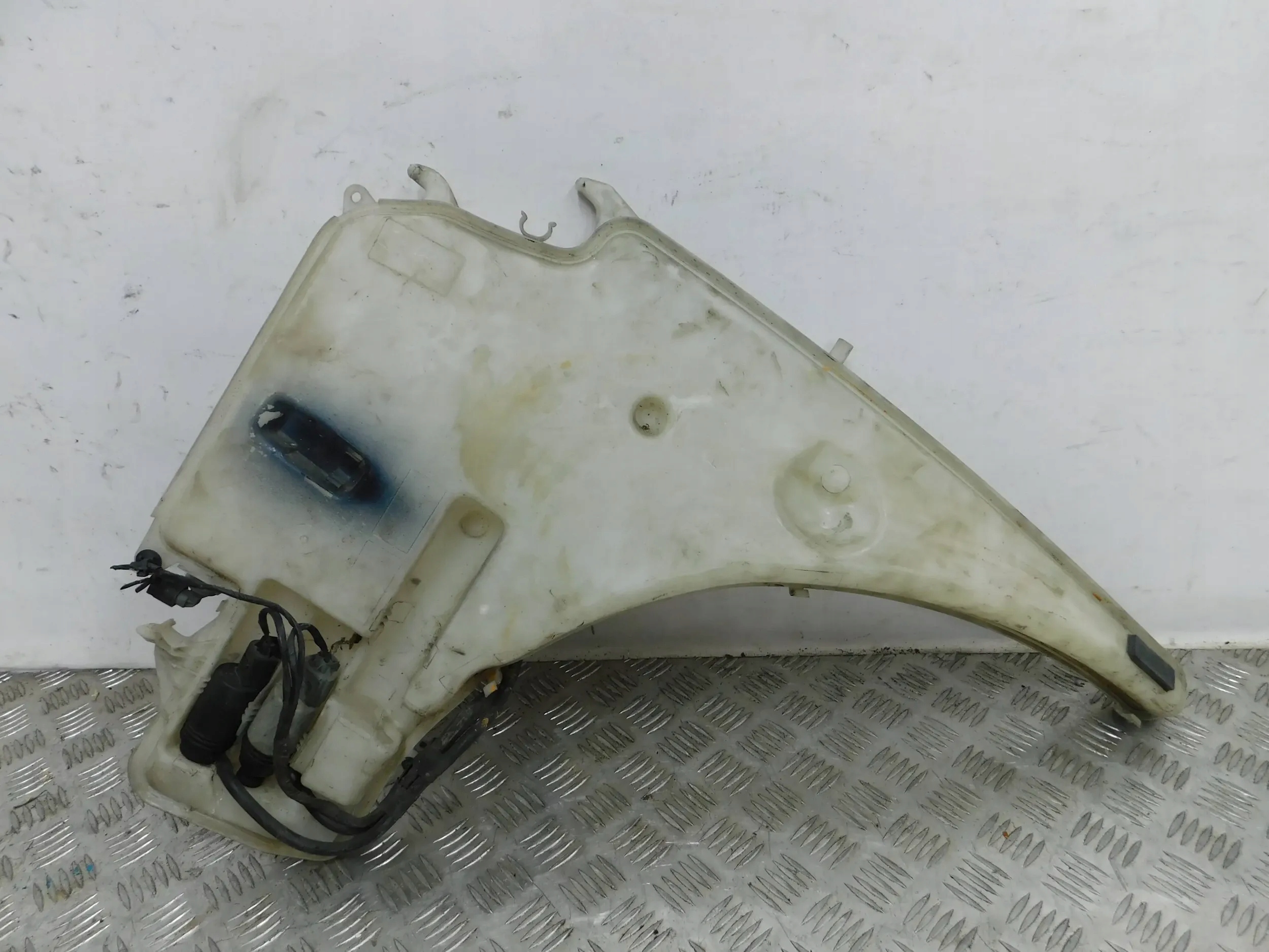 NÁDOBKA OSTREKOVAČOV BMW 3 E91 KOMBI