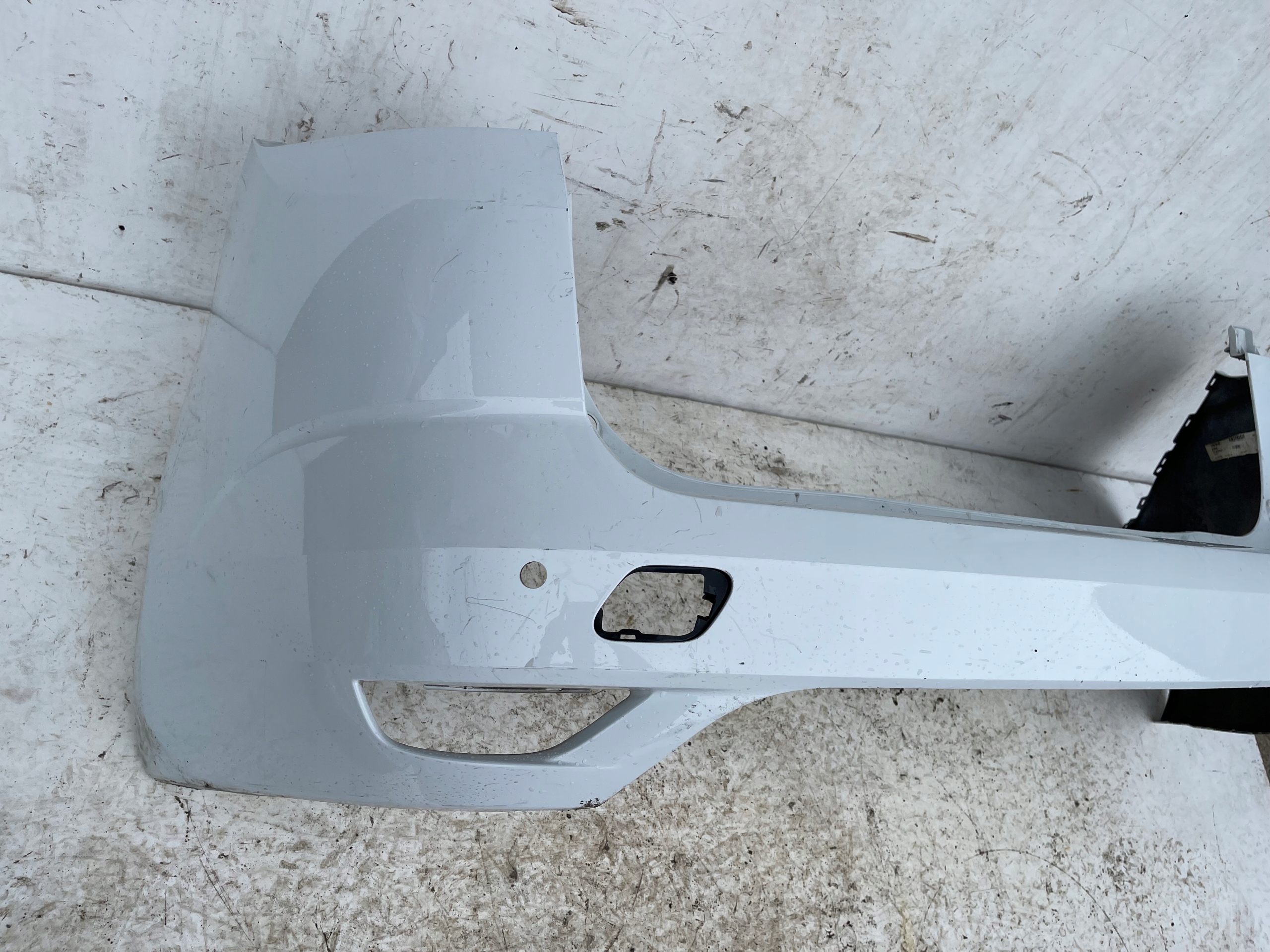 ZADNÝ NÁRAZNÍK Renault Megane 4 IV kombi