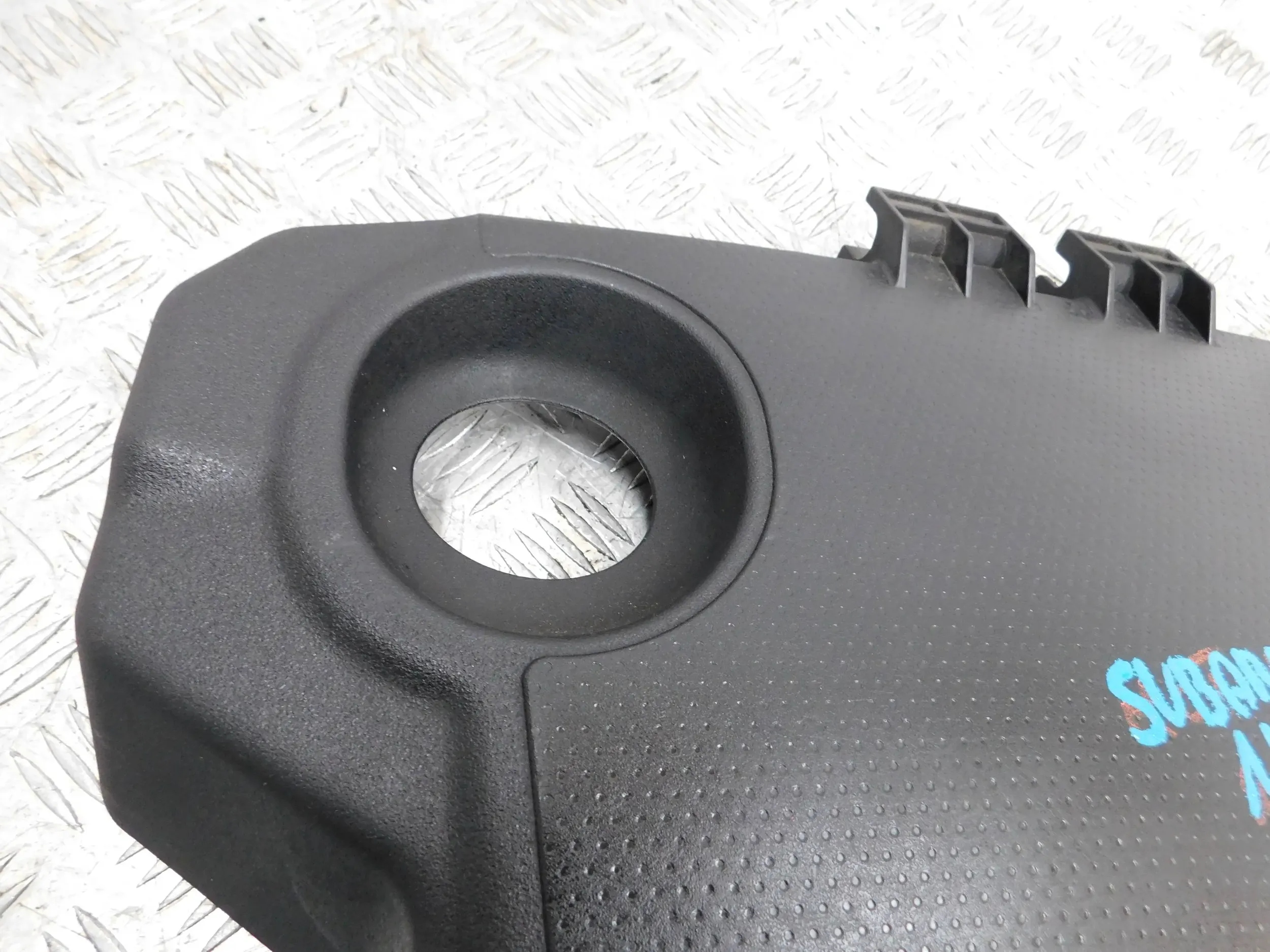 HORNÝ KRYT MOTORA SUBARU TREZIA 1.4 D