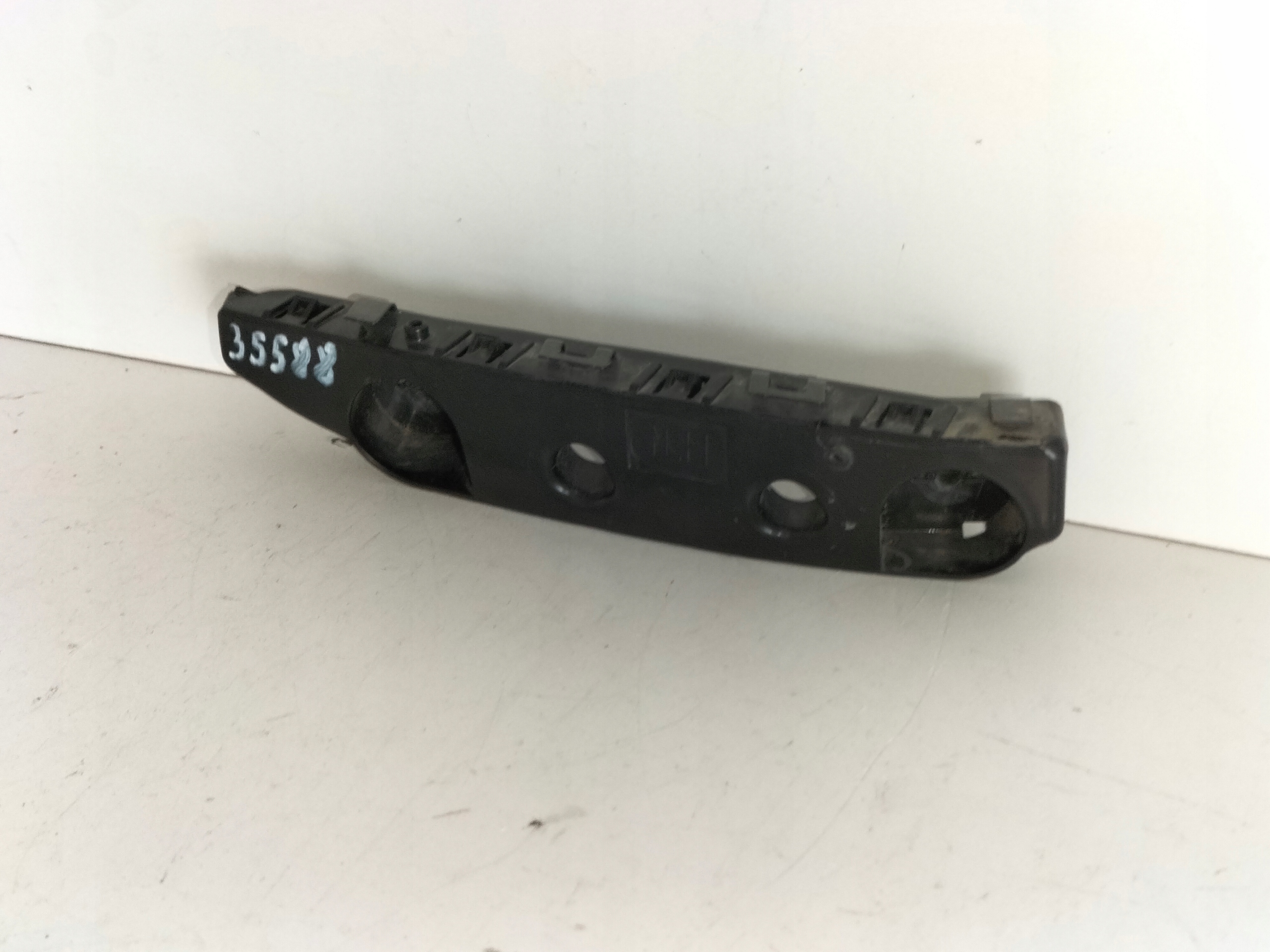 DRZIAK PREDNEHO NARAZNIKA LAVY NISSAN PULSAR 14-