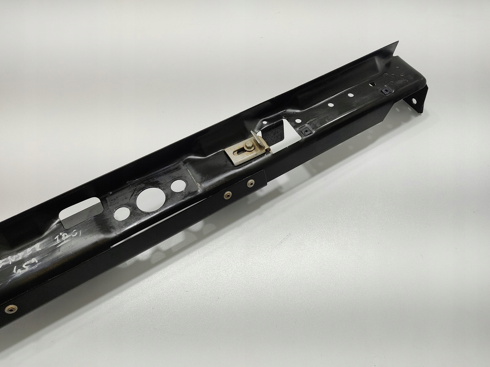 PREDNÉ ČELO VÝSTUHA LAND ROVER DEFENDER 2007-2014