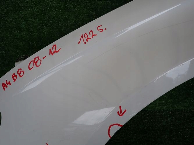 AUDI A4 B8 08-12 ĽAVÝ PREDNÝ BLATNÍK