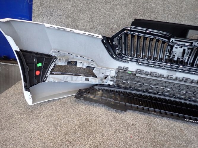 SKODA OCTAVIA IV PREDNÝ NÁRAZNÍK NASÁVANIA VZDUCHU