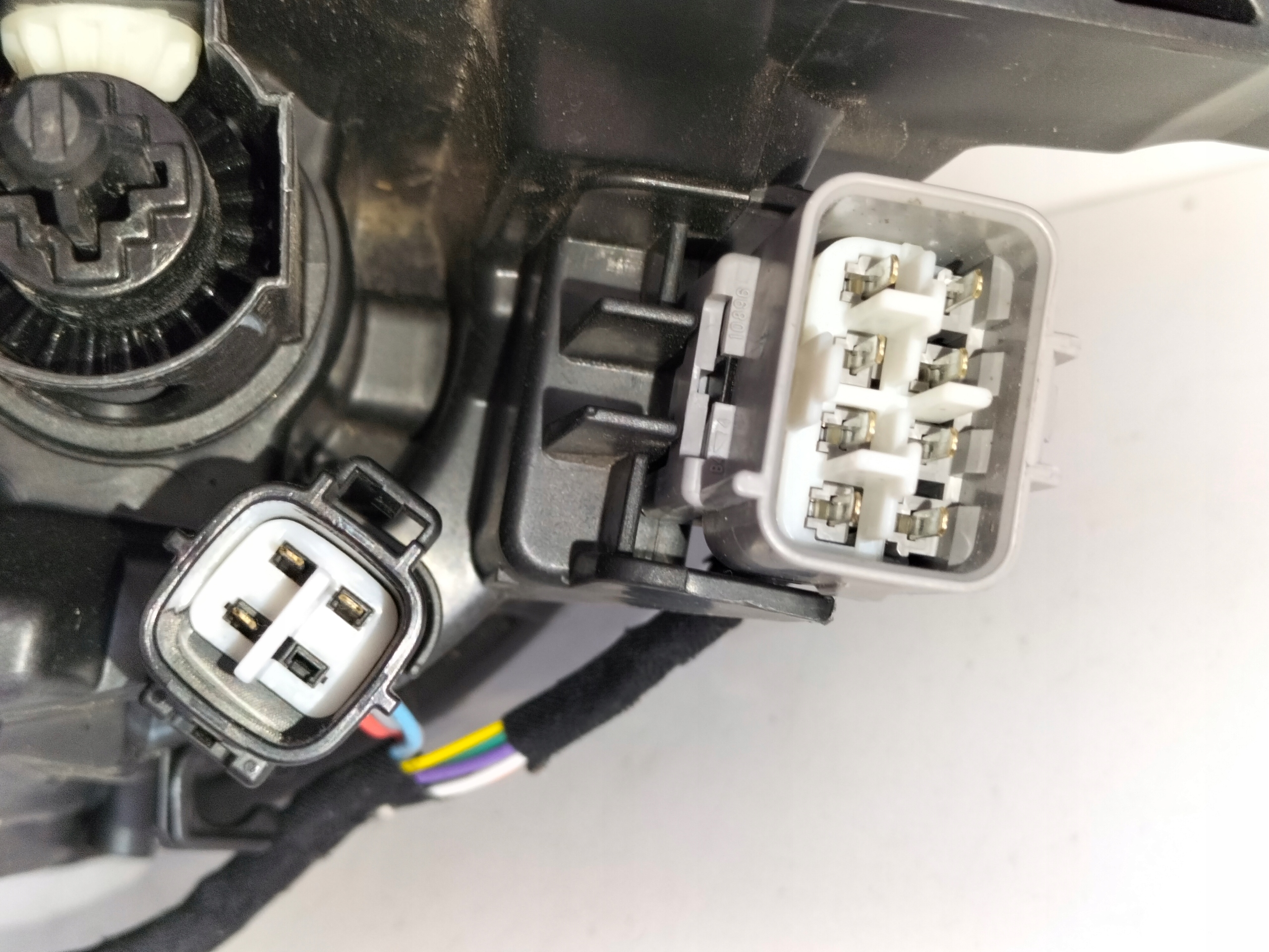PRAVE PREDNE SVETLO TOYOTA AURIS II LIFT 15- FULL LED