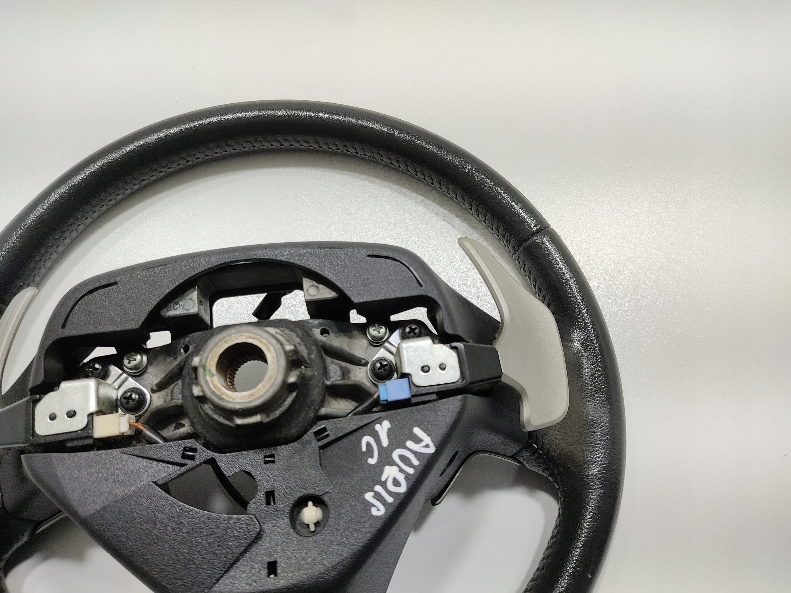 MULTIFUNKCNY VOLANT PADLA RADENIA RYCHLOSTI TOYOTA AURIS I E15 2006-2009