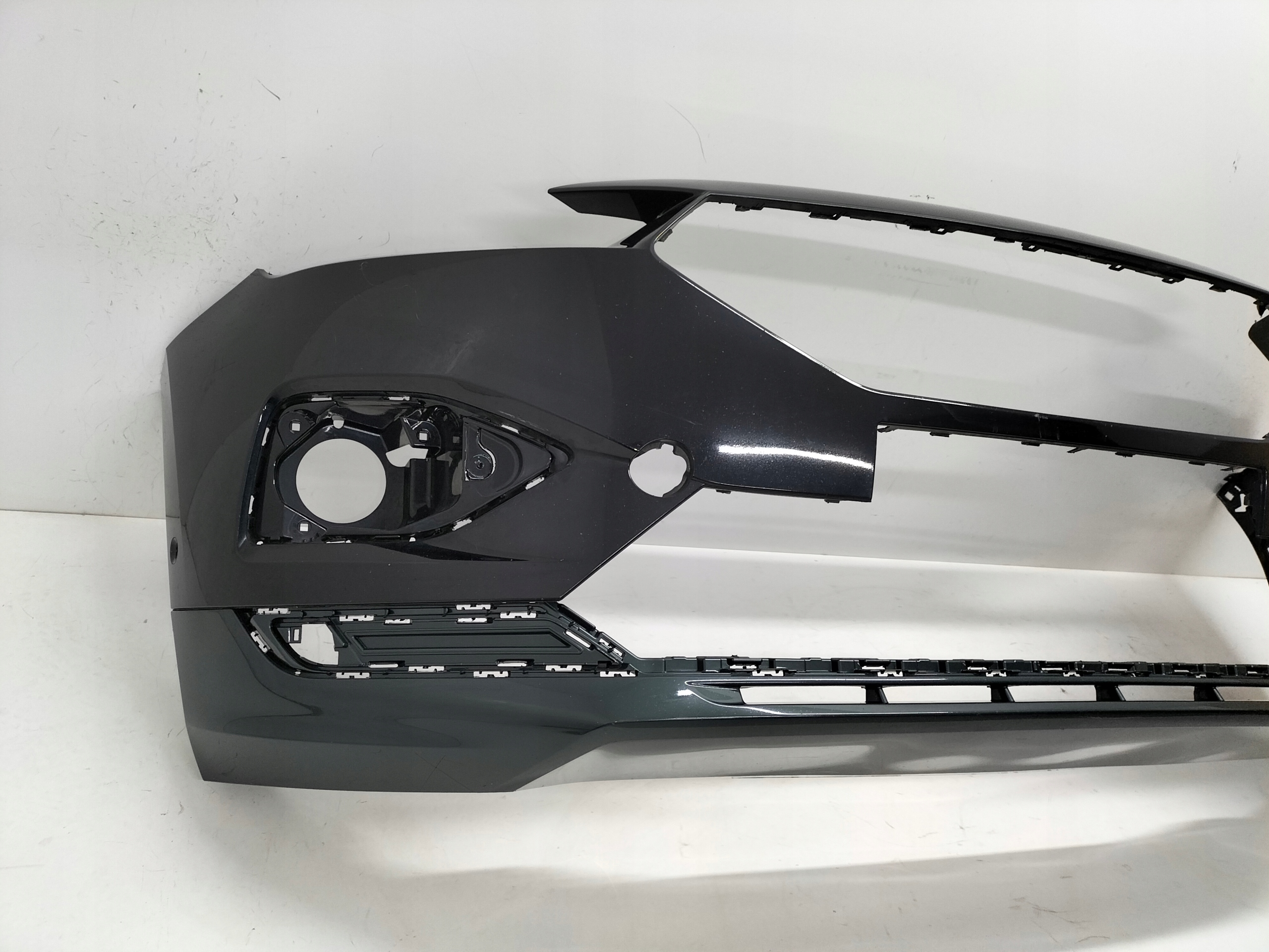 PREDNÝ NÁRAZNÍK SEAT TARRACO 18-