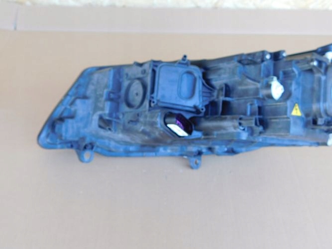 VW TOUAREG XENON PRAVE PREDNE SVETLO
