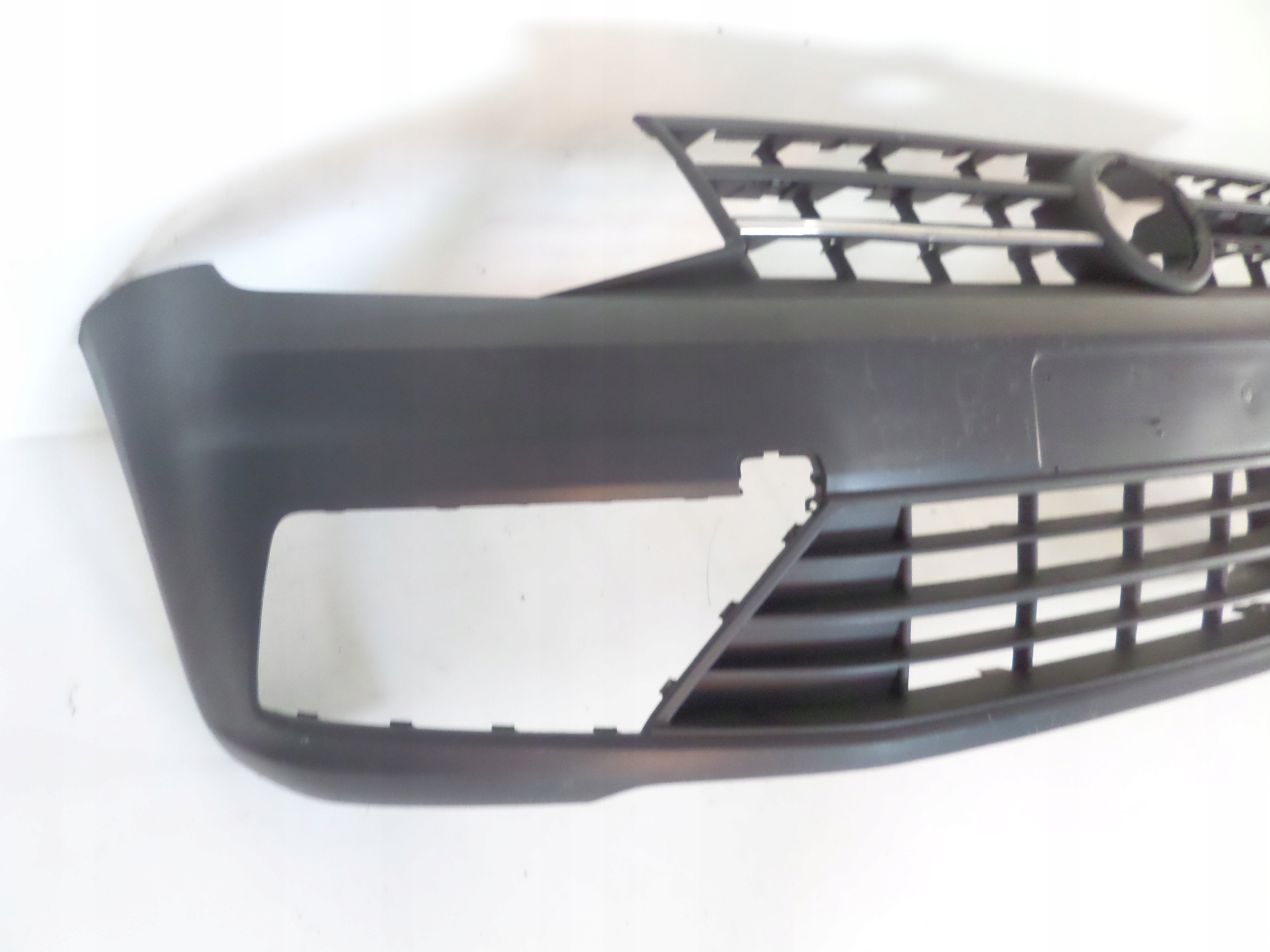 PREDNÝ NÁRAZNÍK VW CADDY III LIFT 15-