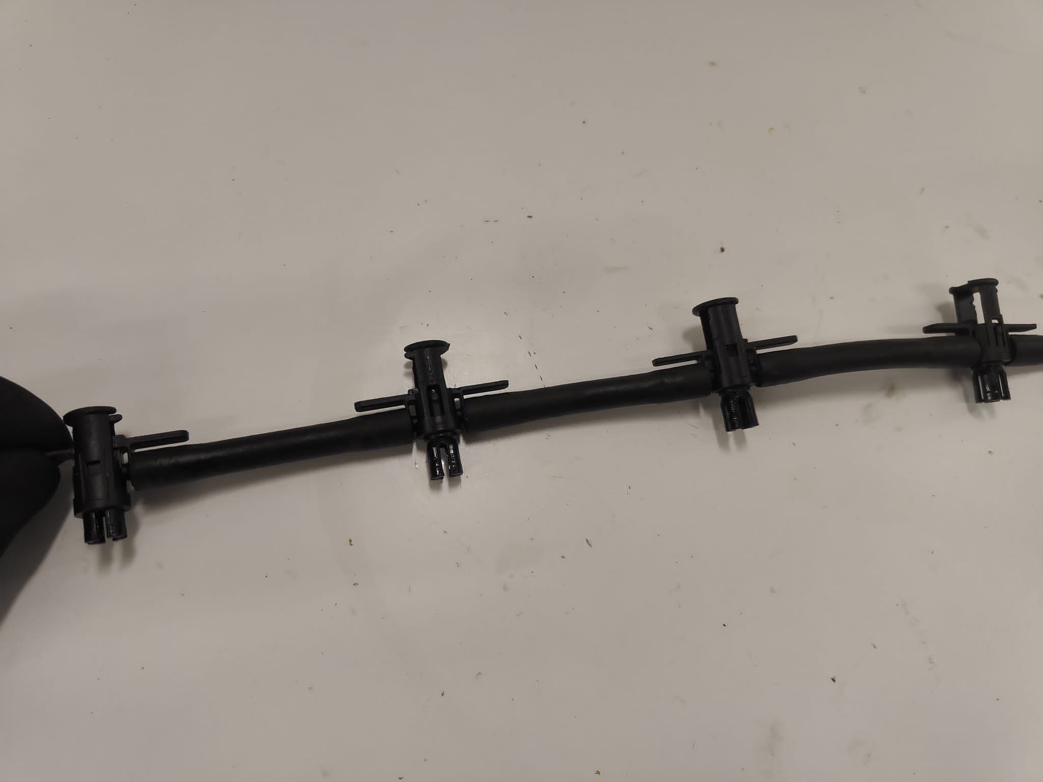 Volkswagen audi 2.0 tdi CAG CBA CBB PREPADY WVSTREKOVACIA TRYSKAÓW HADICA TRUBKA