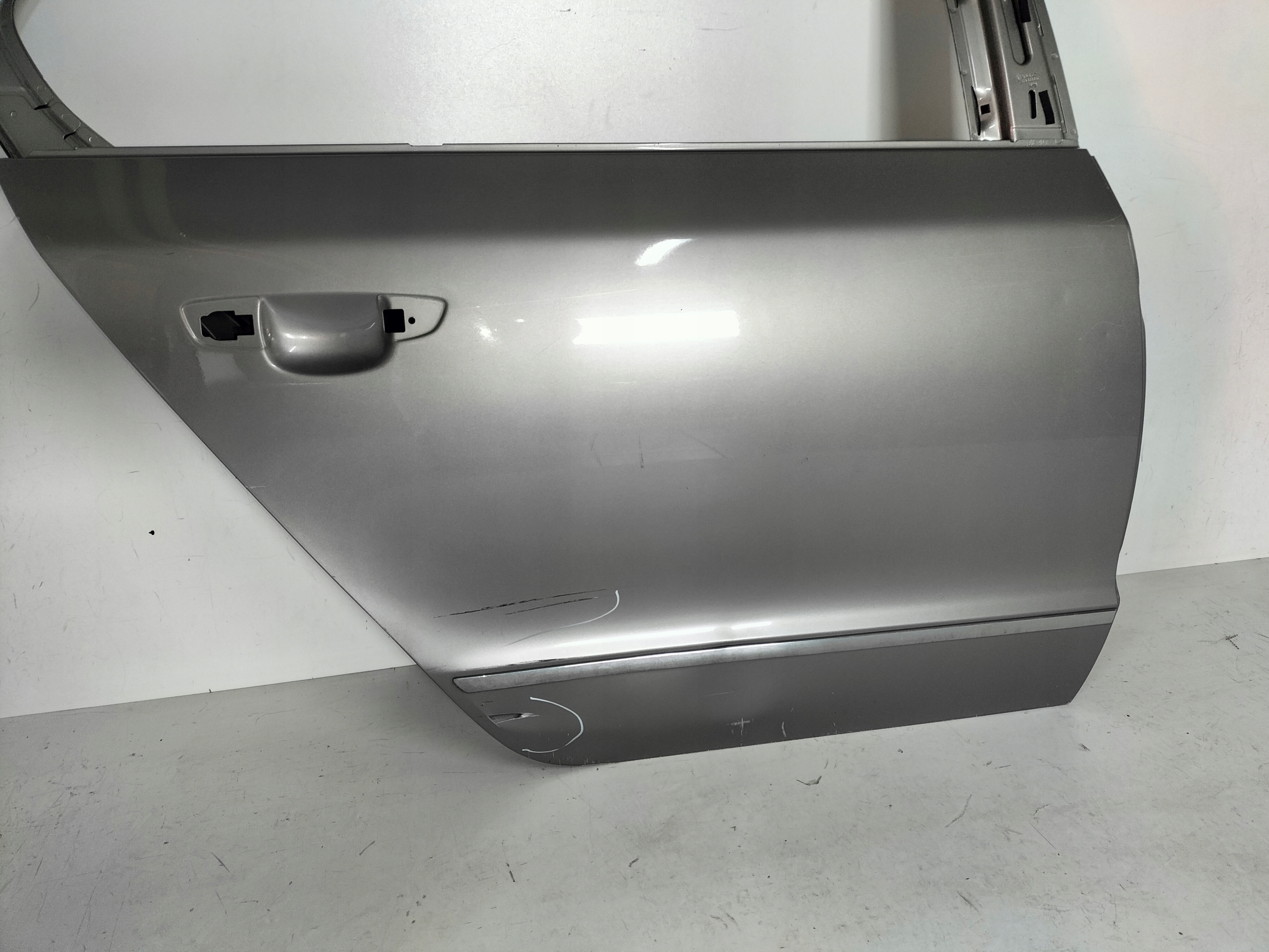 PRAVE ZADNE DVERE SKODA SUPERB II 08- SEDAN