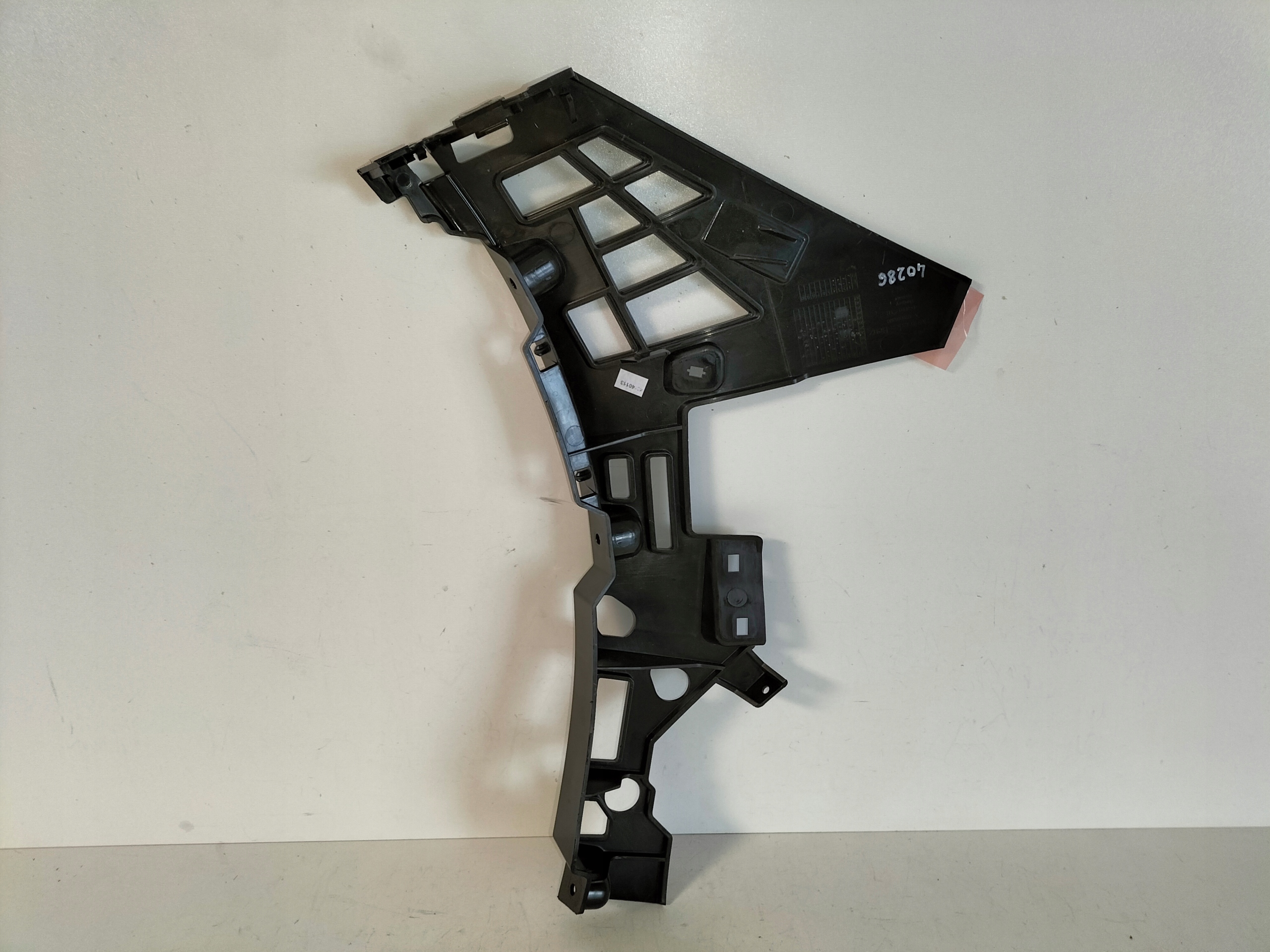 DRZIAK PREDNEHO NARAZNIKA LAVY MERCEDES A KLASA W177 LIFT 23- AMG 45