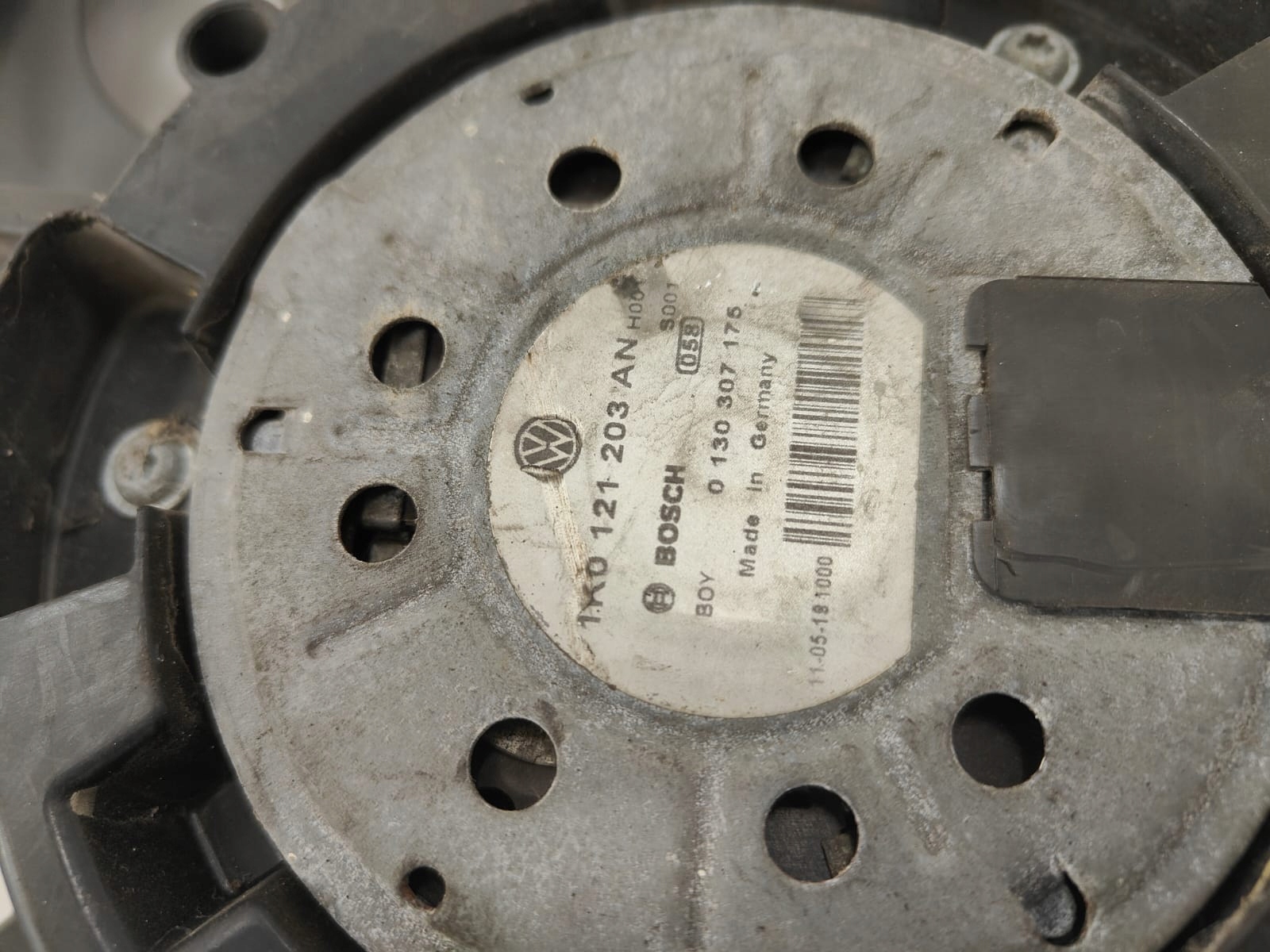 Volkswagen 1.6tdi cay golf oe 1K0121203AN 1137328616 VENTILATOR CHLADICA