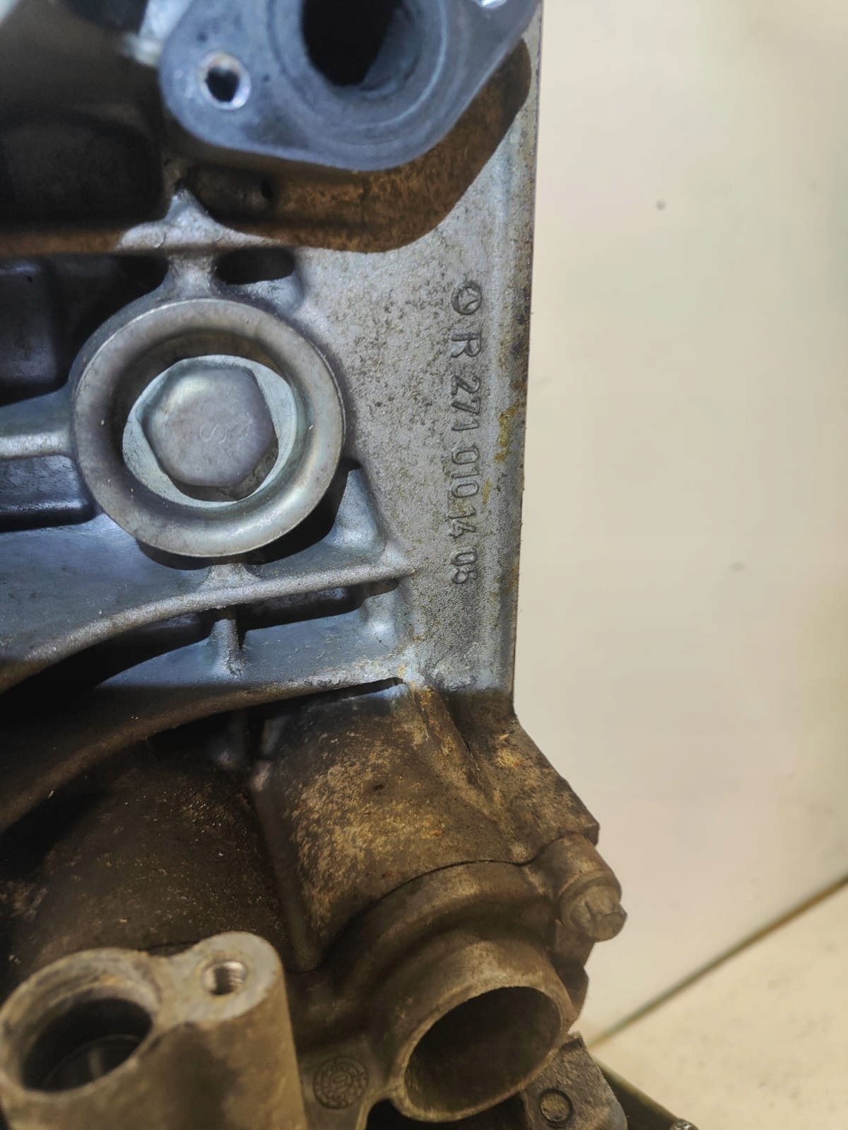 MERCEDES w203 w211 w209 R2710101405 om271 SPODOK MOTORA BLOK KĽUKA PIESTY