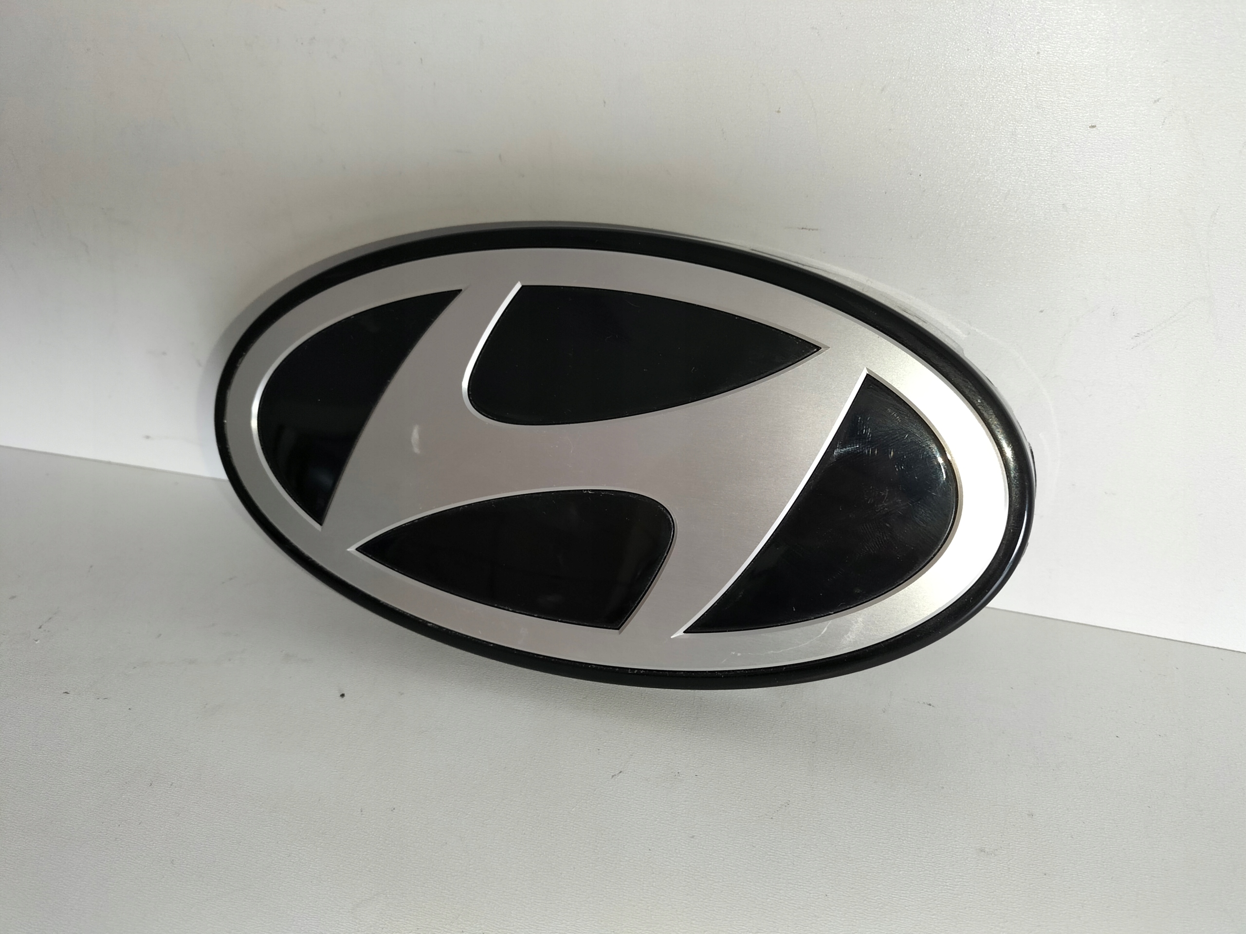 PREDNÝ ZNAK EMBLEM LOGO HYUNDAI I30 III LIFT 24-
