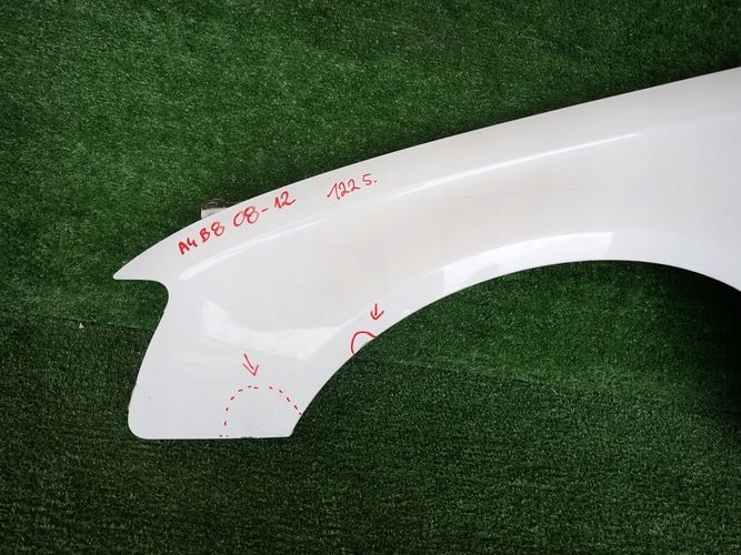 AUDI A4 B8 08-12 ĽAVÝ PREDNÝ BLATNÍK