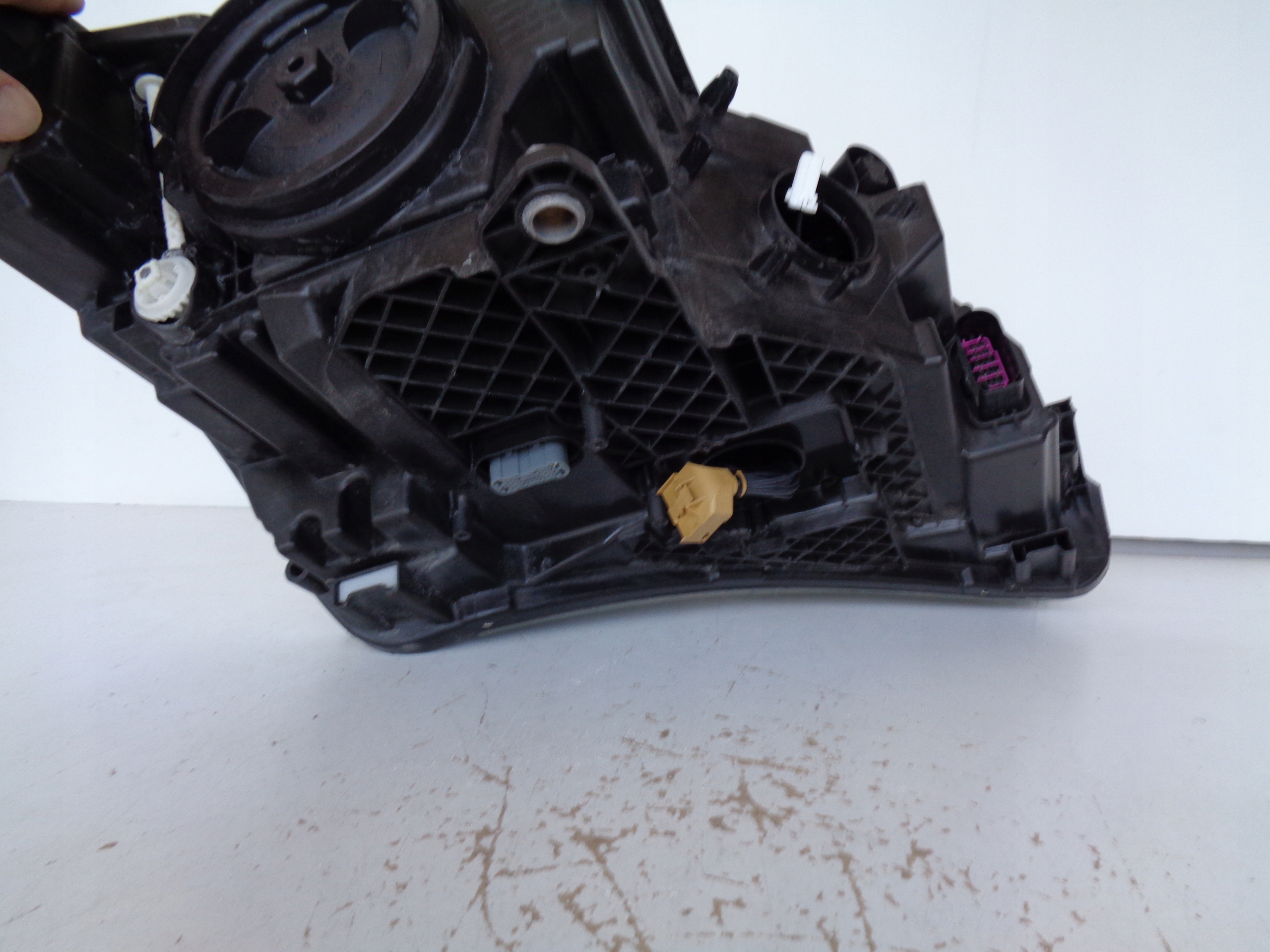 LAVE PREDNE SVETLO SKODA SUPERB III 3V 3V0 15- XENON LED