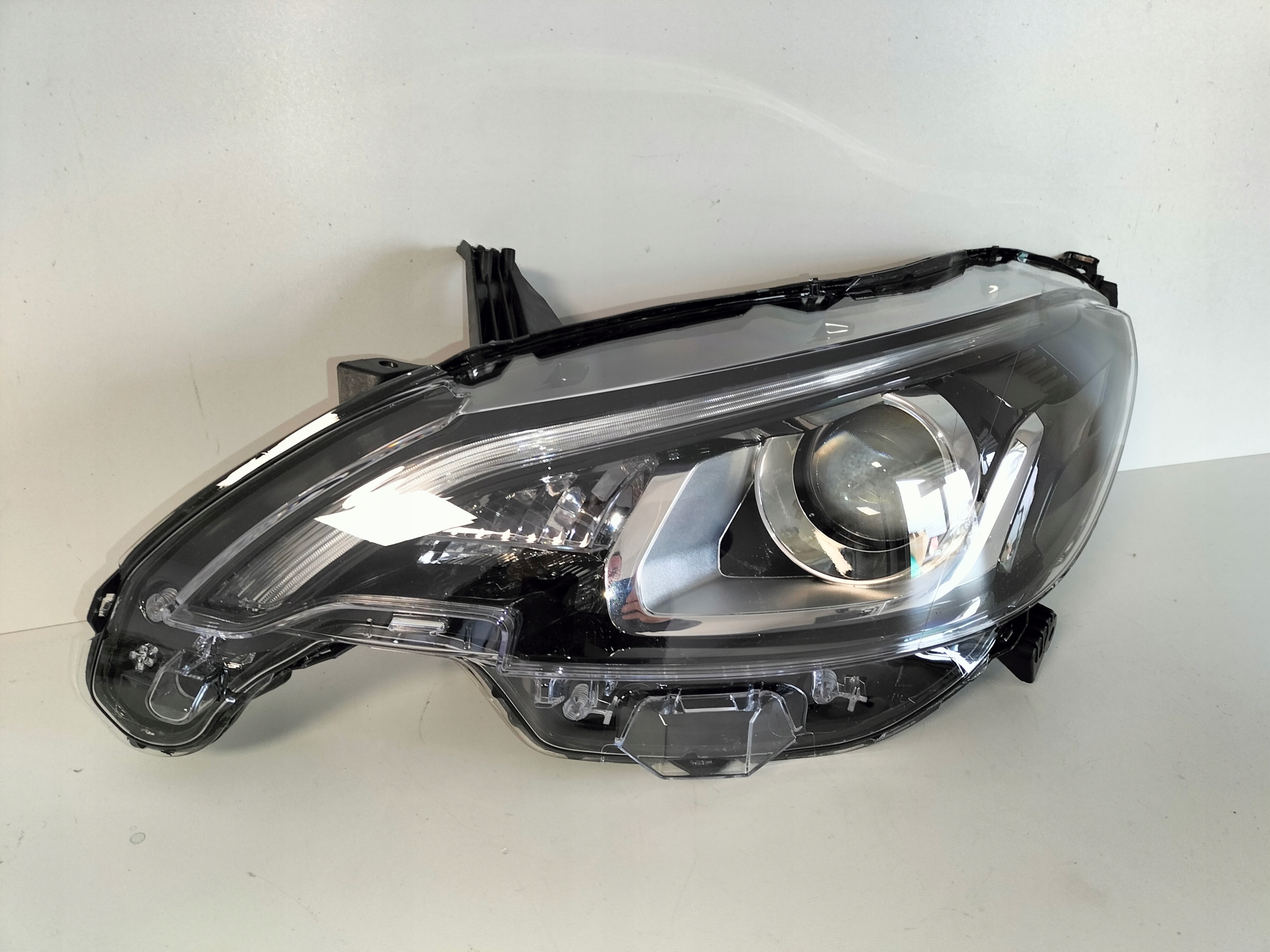 LAVE PREDNE SVETLO PEUGEOT 108 14-