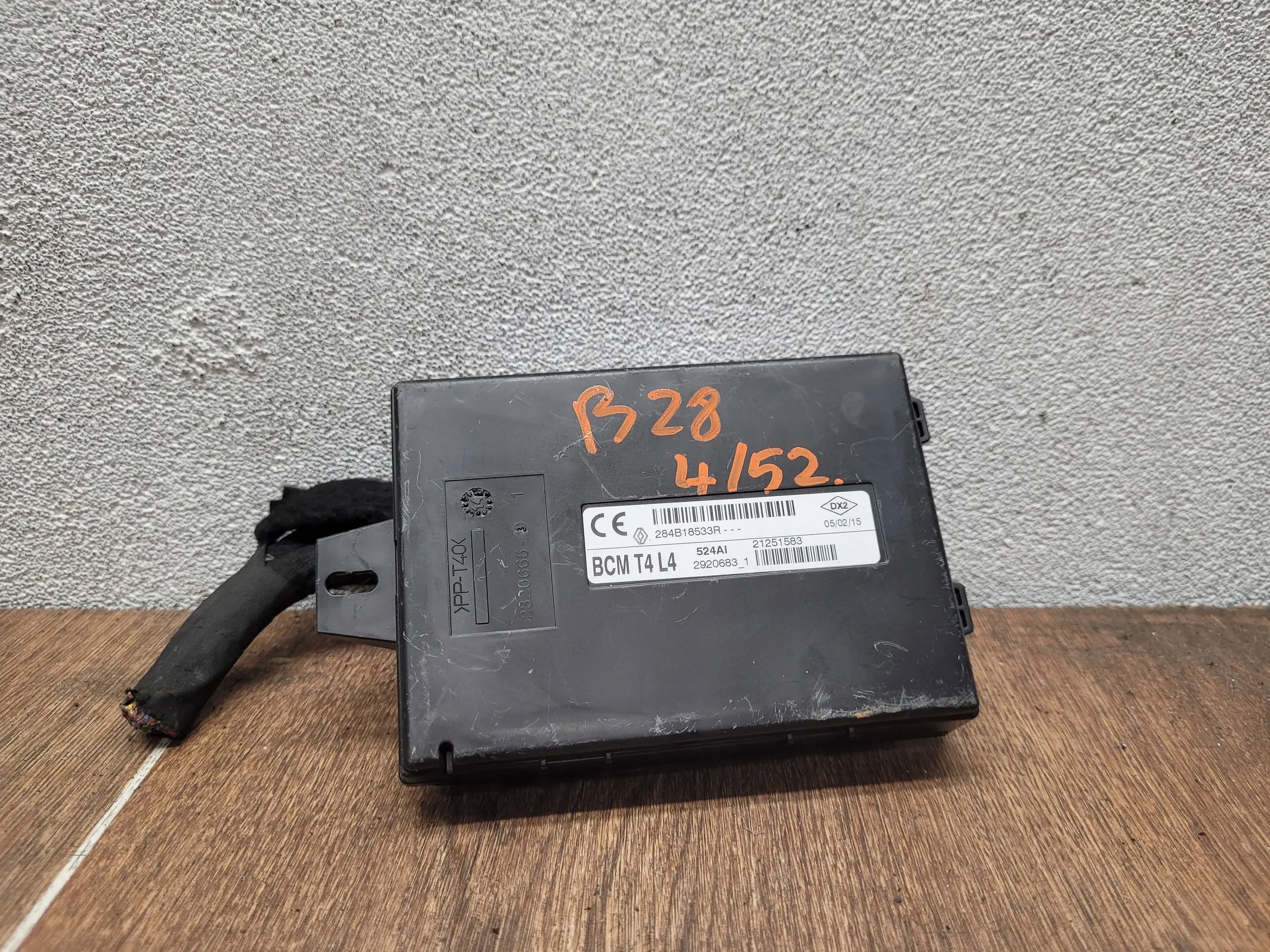Renault Trafic III 3 284B18533R MODUL bcm