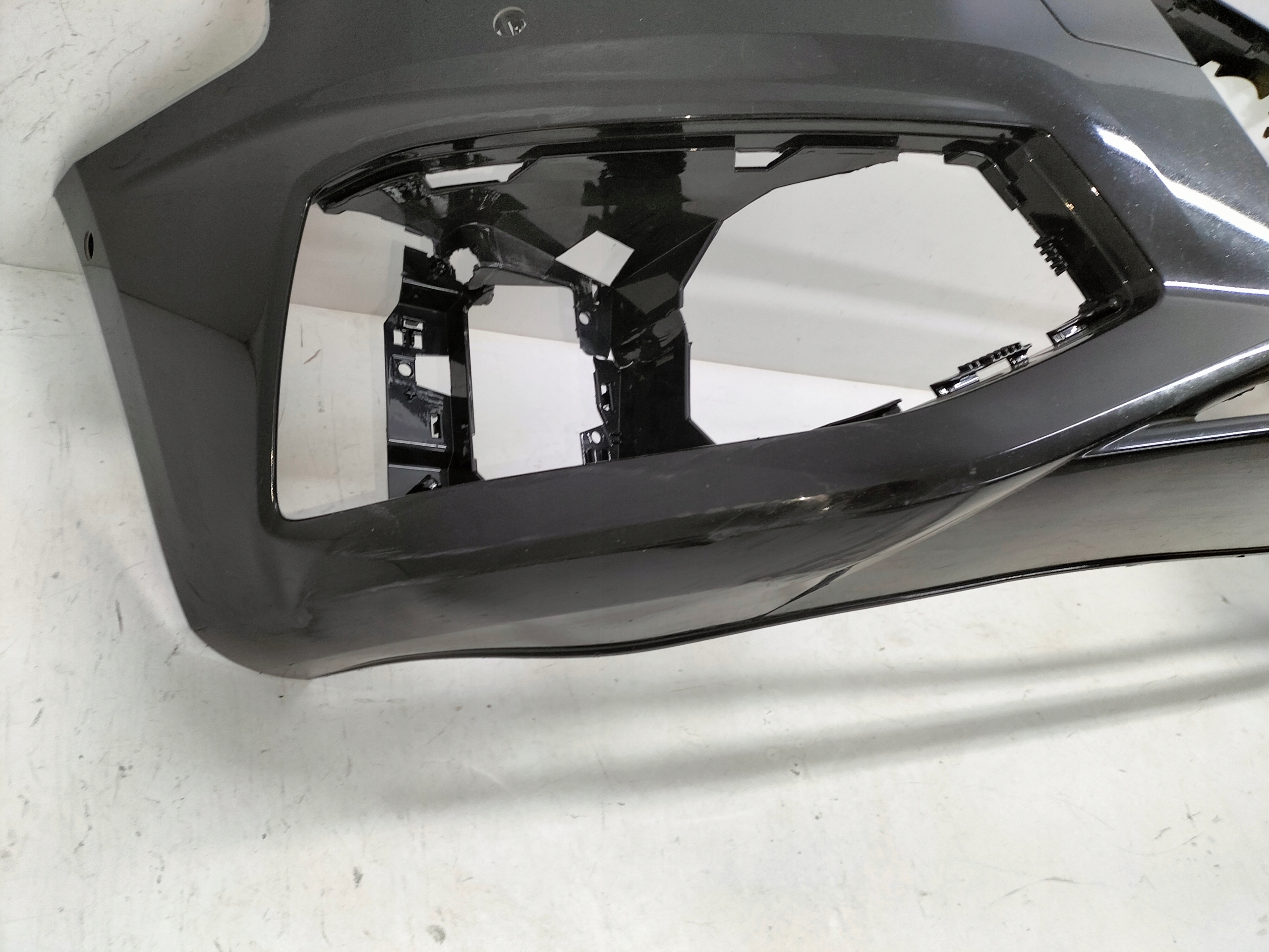 PREDNÝ NÁRAZNÍK AUDI A4 B9 LIFT 19-