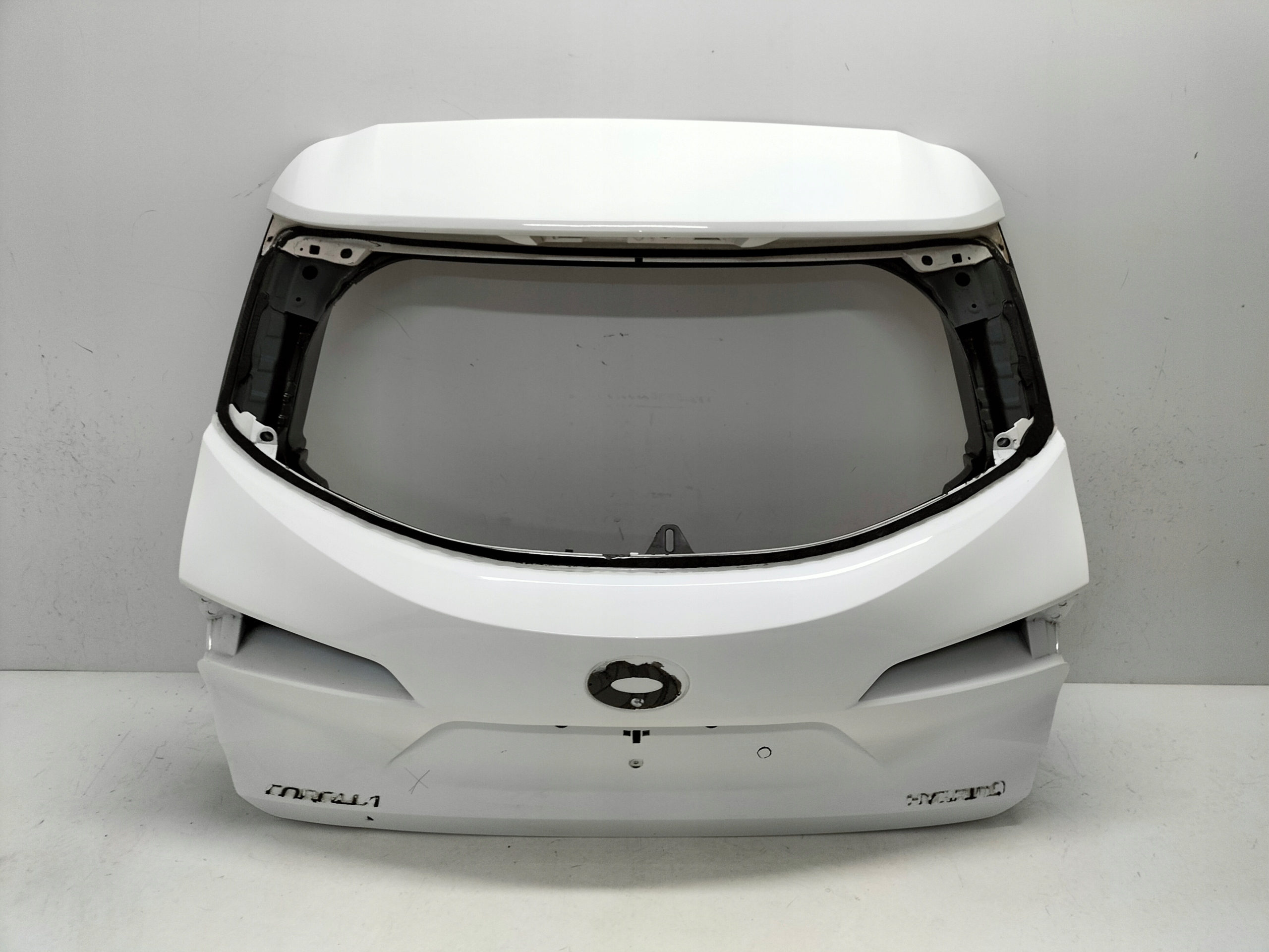 ZADNÁ KAPOTA TOYOTA COROLLA E21 18- KOMBI