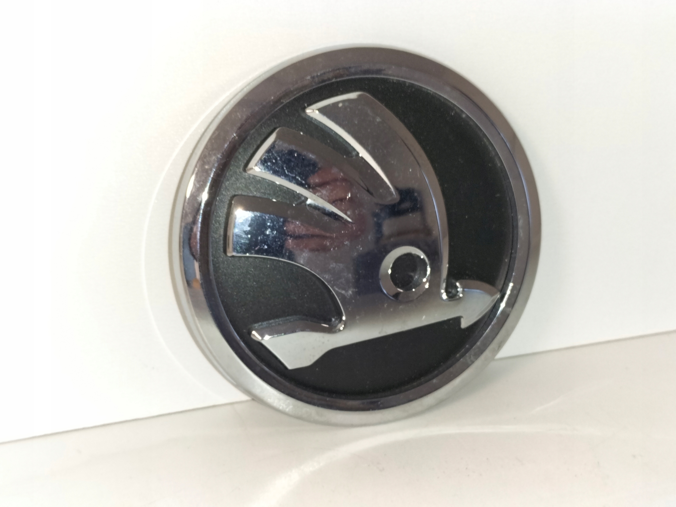 ZNAK EMBLEM logo ZADNEJ KAPOTY SKODA SUPERB II 08-15 KOMBI