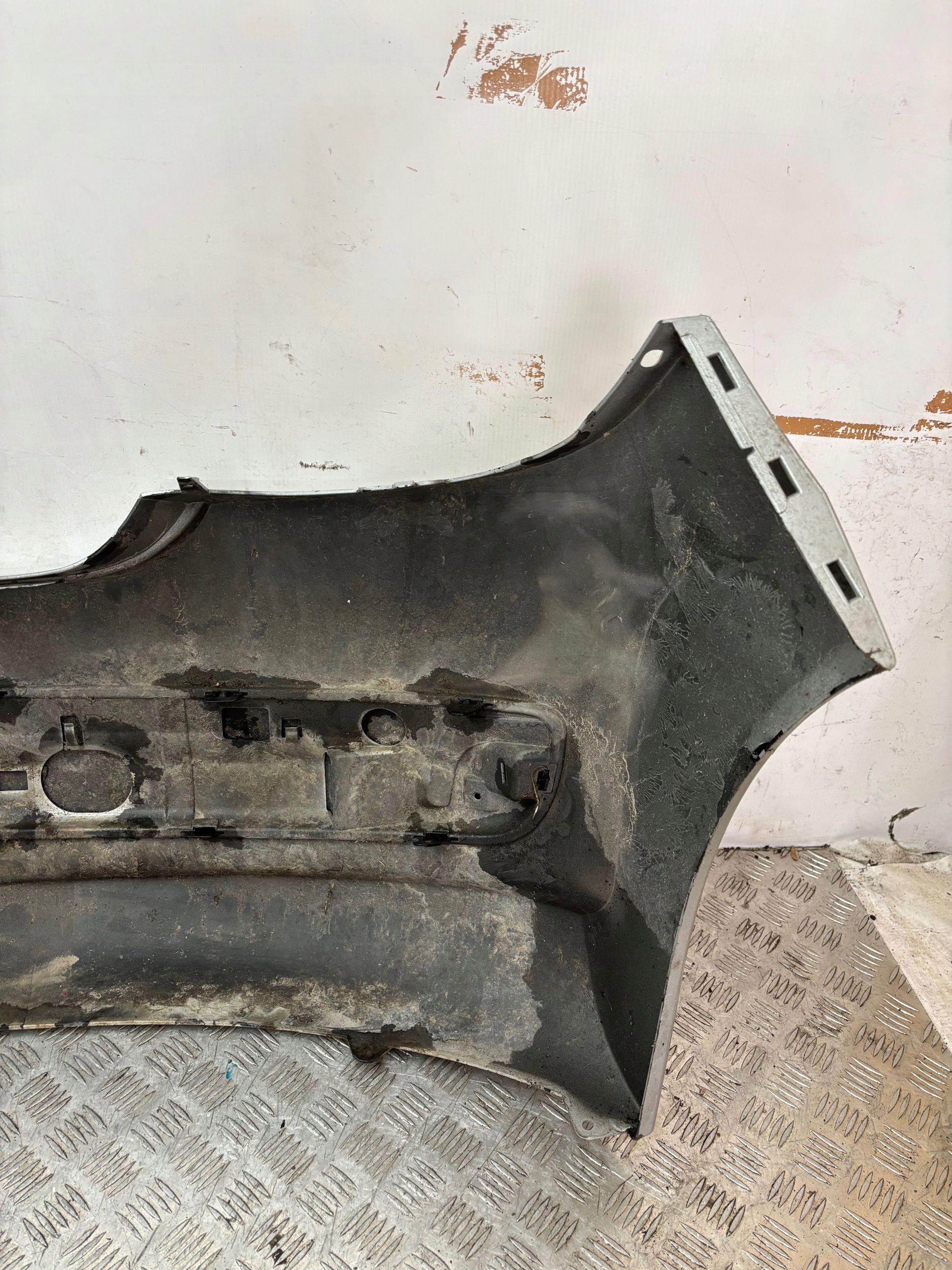 ZADNÝ NÁRAZNÍK PEUGEOT 207 HB