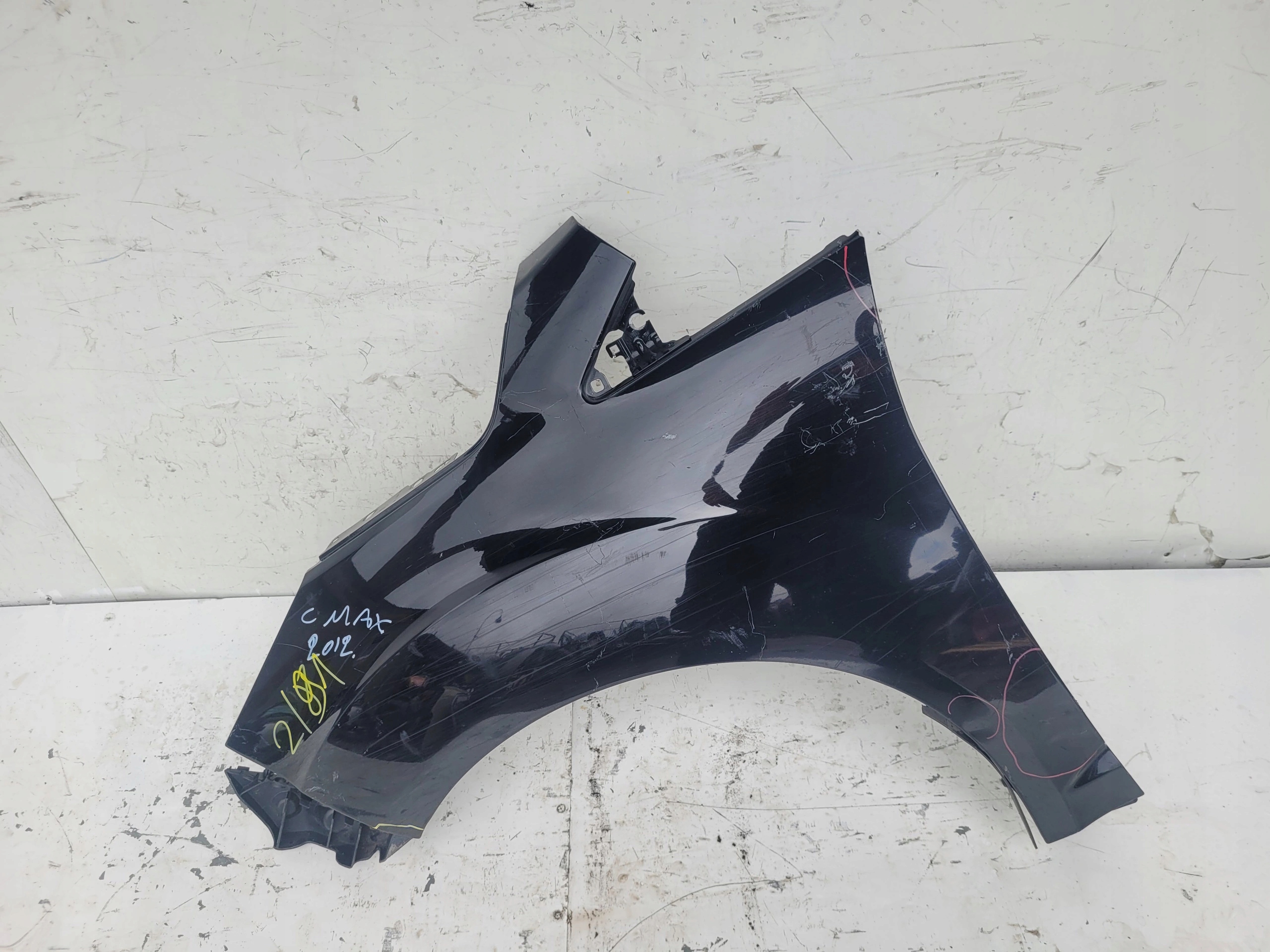 FORD C MAX MK2 ĽAVÝ PREDNÝ BLATNÍK