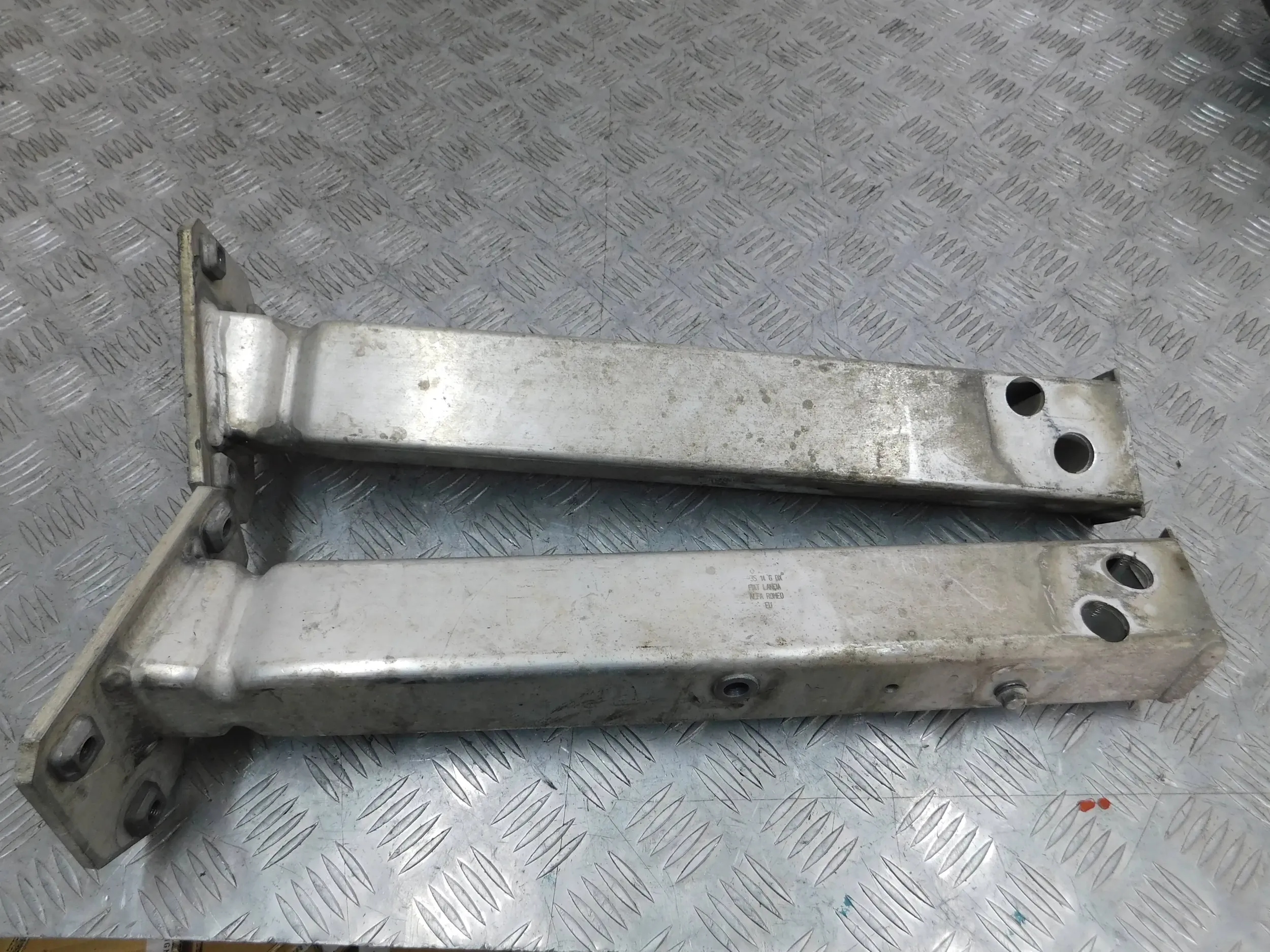 ĽAVÝ A PRAVÝ ABSORBER NÁRAZU FIAT 500L